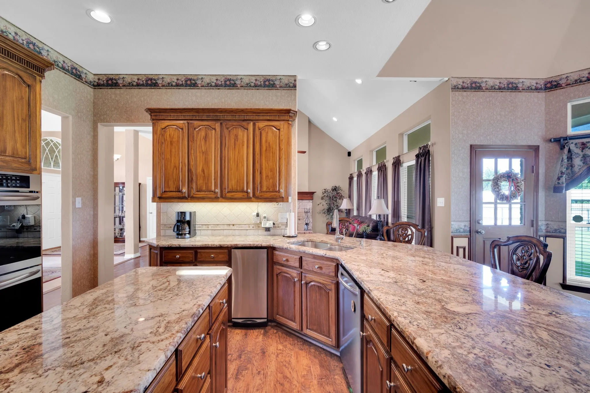 Single Family Residence For Sale in Ellis County , 7810 Mavis Avenue, Waxahachie, Texas 75167, 4 Bedroom, 3 Bathroom, 2 Garage spaces, 2,675 Sqft, built in 1999, mls#21321416, Real Estate Agent in Waxahachie, Homes For Sale in Ellis county, Homes For Sale in Waxahachie, Realtor in Waxahachie Texas, Real Estate Brokerage Independent Realty Texas, Luminita Cordes Realtor