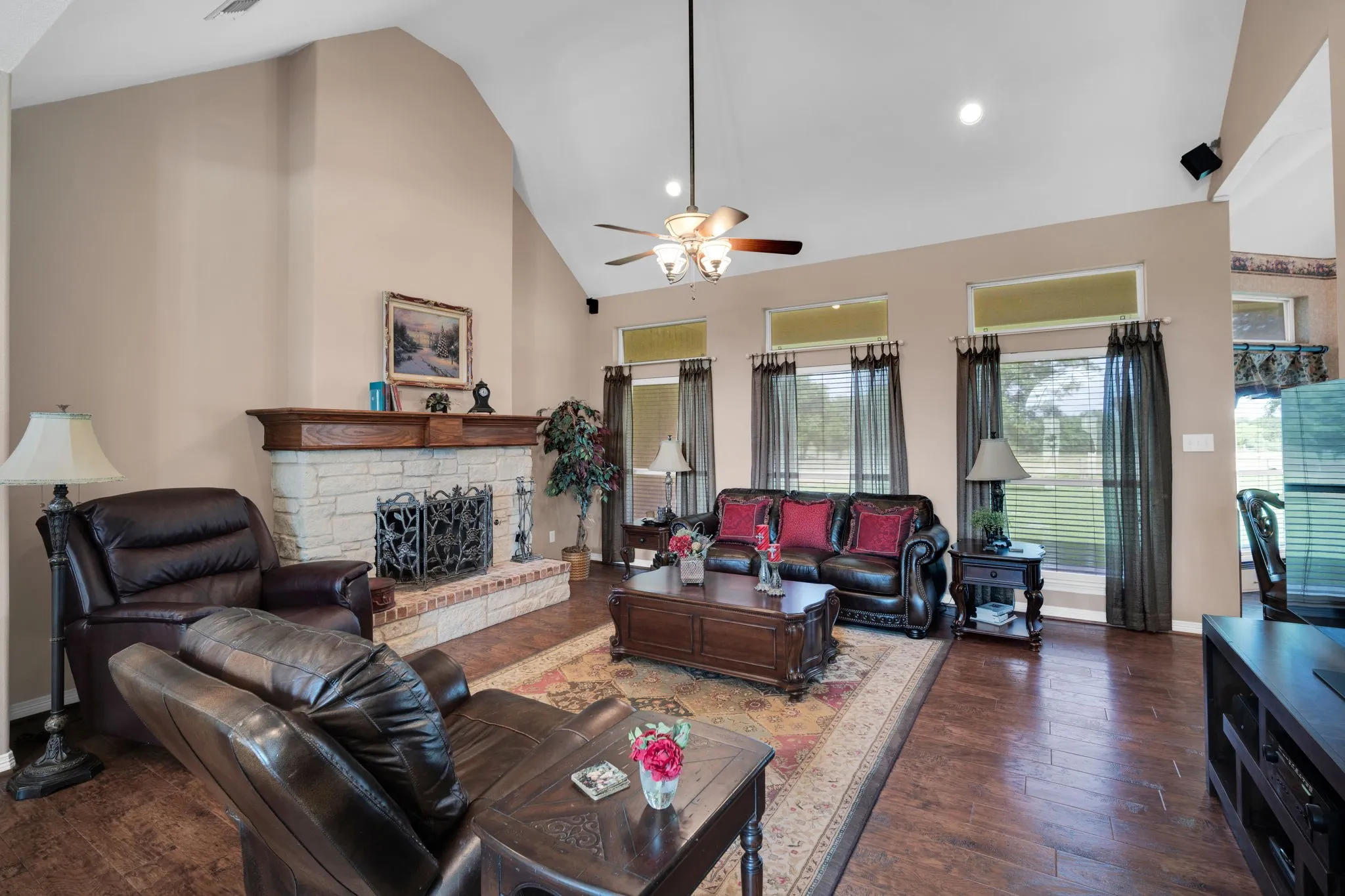 Single Family Residence For Sale in Ellis County , 7810 Mavis Avenue, Waxahachie, Texas 75167, 4 Bedroom, 3 Bathroom, 2 Garage spaces, 2,675 Sqft, built in 1999, mls#21321416, Real Estate Agent in Waxahachie, Homes For Sale in Ellis county, Homes For Sale in Waxahachie, Realtor in Waxahachie Texas, Real Estate Brokerage Independent Realty Texas, Luminita Cordes Realtor