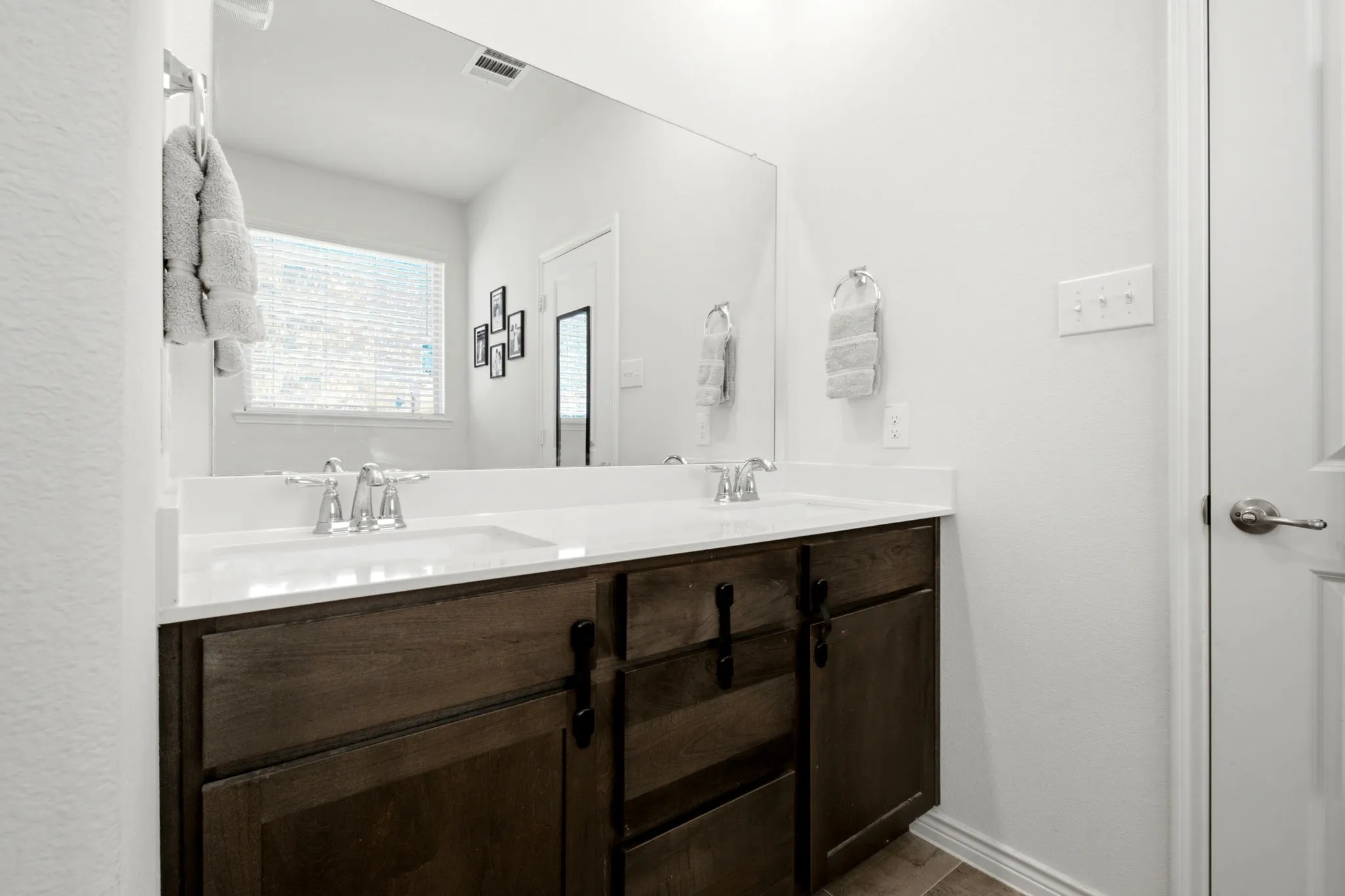 Single Family Residence For Sale in Denton County , 3223 Hunters Glen Drive, Aubrey, Texas 76227, 4 Bedroom, 2 Bathroom, 2 Garage spaces, 1,847 Sqft, built in 2022, mls#21318846, Real Estate Agent in Aubrey, Homes For Sale in Denton county, Homes For Sale in Aubrey, Realtor in Aubrey Texas, Real Estate Brokerage Independent Realty Texas, Luminita Cordes Realtor