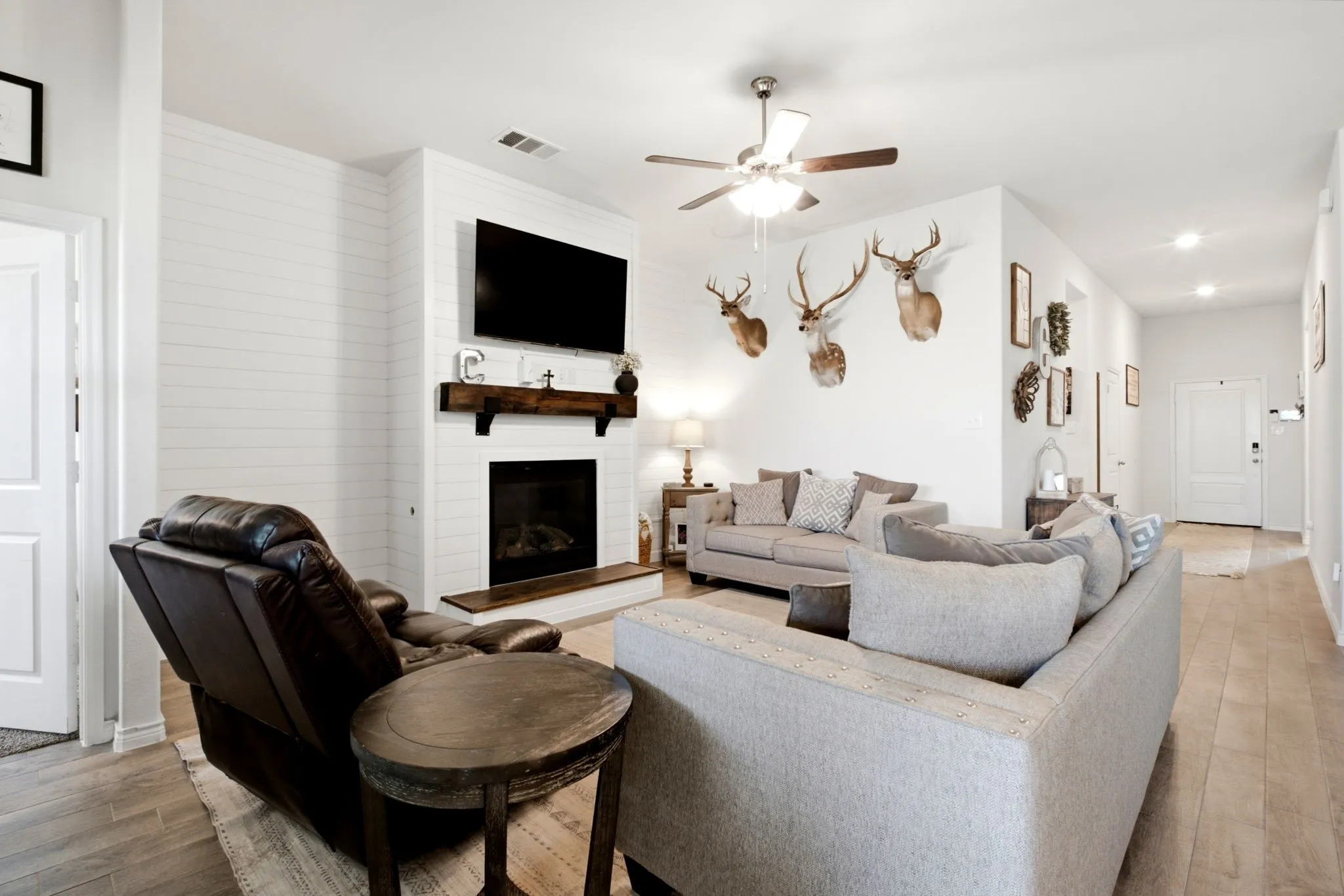 Single Family Residence For Sale in Denton County , 3223 Hunters Glen Drive, Aubrey, Texas 76227, 4 Bedroom, 2 Bathroom, 2 Garage spaces, 1,847 Sqft, built in 2022, mls#21318846, Real Estate Agent in Aubrey, Homes For Sale in Denton county, Homes For Sale in Aubrey, Realtor in Aubrey Texas, Real Estate Brokerage Independent Realty Texas, Luminita Cordes Realtor