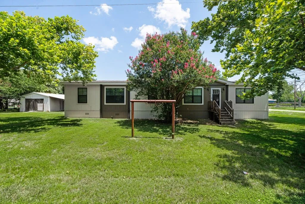 Mobile Home For Sale in Ellis County , 501 W 3rd Street, Maypearl, Texas 76064, 4 Bedroom, 2 Bathroom, Garage spaces, 1,794 Sqft, built in 2020, mls#21317126, Real Estate Agent in Maypearl, Homes For Sale in Ellis county, Homes For Sale in Maypearl, Realtor in Maypearl Texas, Real Estate Brokerage Independent Realty Texas, Luminita Cordes Realtor