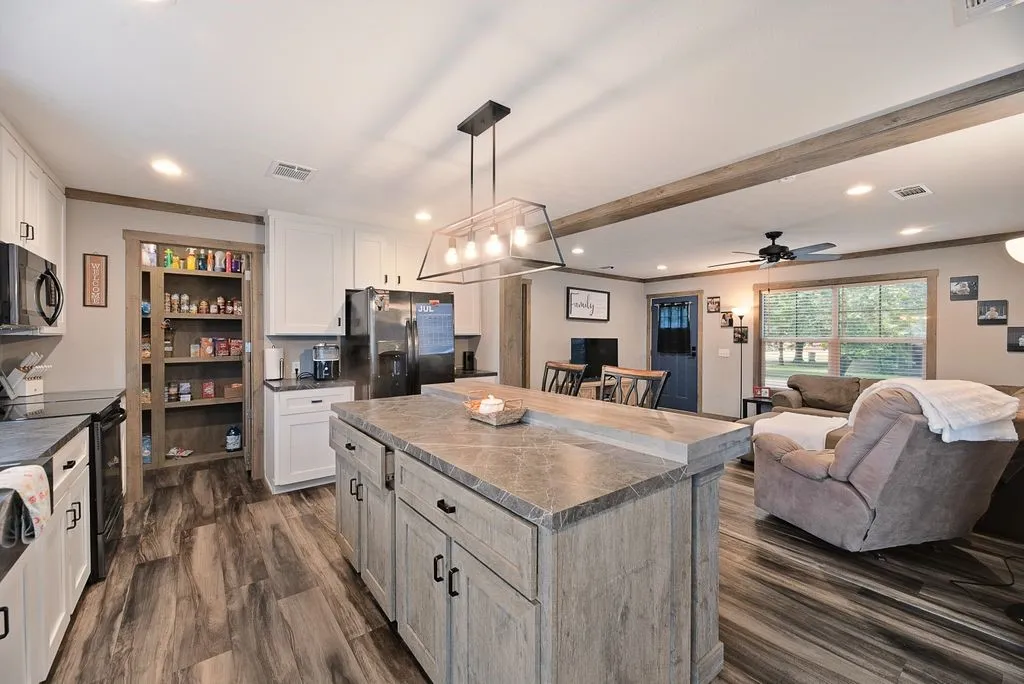 Mobile Home For Sale in Ellis County , 501 W 3rd Street, Maypearl, Texas 76064, 4 Bedroom, 2 Bathroom, Garage spaces, 1,794 Sqft, built in 2020, mls#21317126, Real Estate Agent in Maypearl, Homes For Sale in Ellis county, Homes For Sale in Maypearl, Realtor in Maypearl Texas, Real Estate Brokerage Independent Realty Texas, Luminita Cordes Realtor