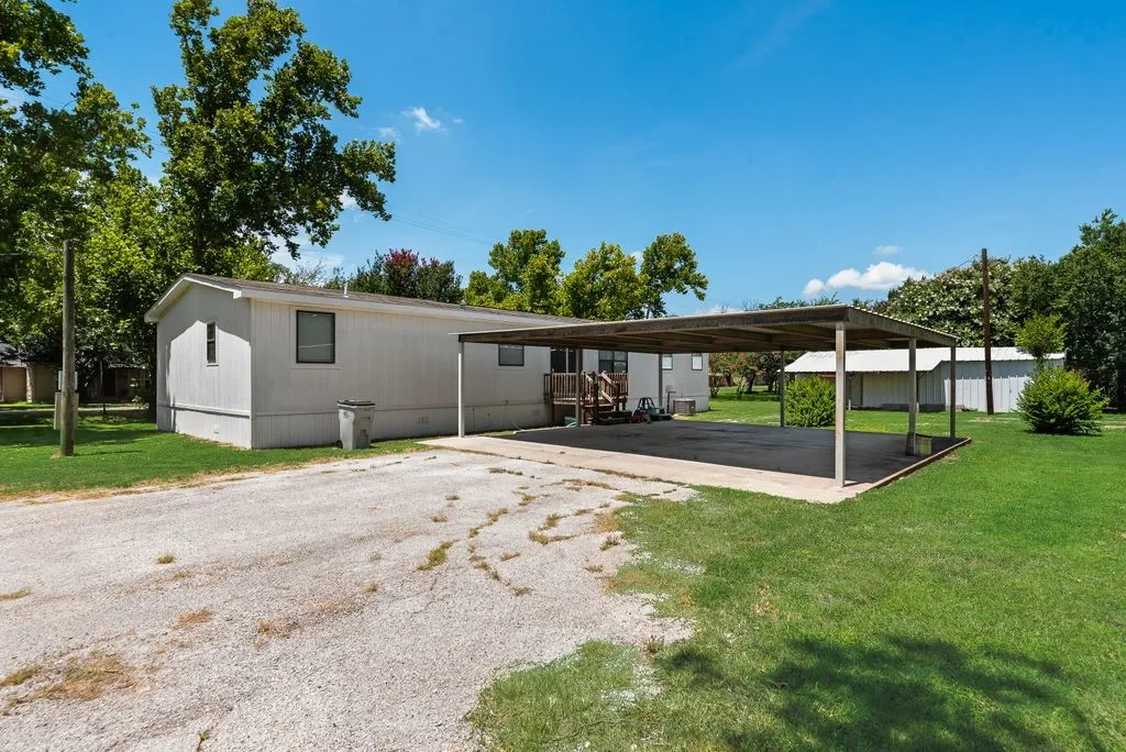 Mobile Home For Sale in Ellis County , 501 W 3rd Street, Maypearl, Texas 76064, 4 Bedroom, 2 Bathroom, Garage spaces, 1,794 Sqft, built in 2020, mls#21317126, Real Estate Agent in Maypearl, Homes For Sale in Ellis county, Homes For Sale in Maypearl, Realtor in Maypearl Texas, Real Estate Brokerage Independent Realty Texas, Luminita Cordes Realtor