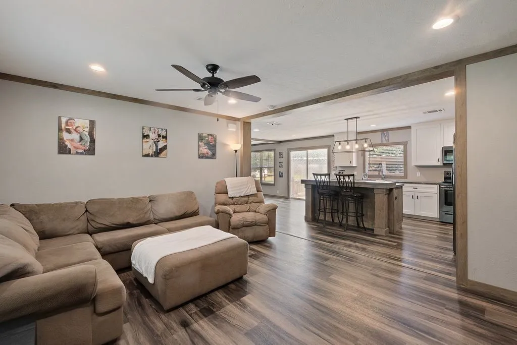Mobile Home For Sale in Ellis County , 501 W 3rd Street, Maypearl, Texas 76064, 4 Bedroom, 2 Bathroom, Garage spaces, 1,794 Sqft, built in 2020, mls#21317126, Real Estate Agent in Maypearl, Homes For Sale in Ellis county, Homes For Sale in Maypearl, Realtor in Maypearl Texas, Real Estate Brokerage Independent Realty Texas, Luminita Cordes Realtor