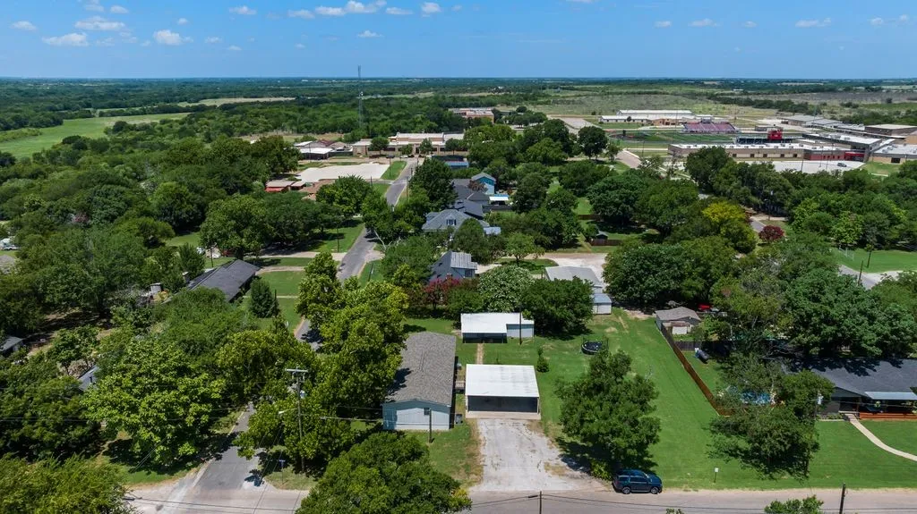 Mobile Home For Sale in Ellis County , 501 W 3rd Street, Maypearl, Texas 76064, 4 Bedroom, 2 Bathroom, Garage spaces, 1,794 Sqft, built in 2020, mls#21317126, Real Estate Agent in Maypearl, Homes For Sale in Ellis county, Homes For Sale in Maypearl, Realtor in Maypearl Texas, Real Estate Brokerage Independent Realty Texas, Luminita Cordes Realtor