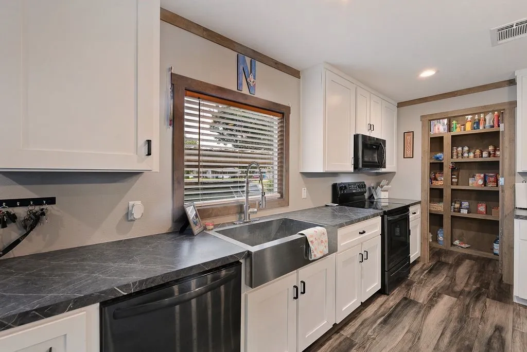 Mobile Home For Sale in Ellis County , 501 W 3rd Street, Maypearl, Texas 76064, 4 Bedroom, 2 Bathroom, Garage spaces, 1,794 Sqft, built in 2020, mls#21317126, Real Estate Agent in Maypearl, Homes For Sale in Ellis county, Homes For Sale in Maypearl, Realtor in Maypearl Texas, Real Estate Brokerage Independent Realty Texas, Luminita Cordes Realtor
