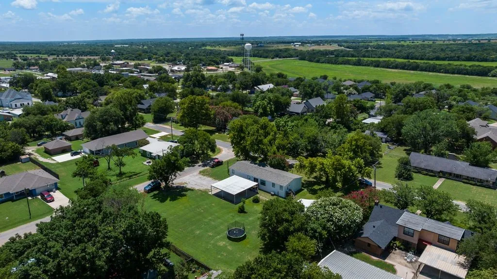 Mobile Home For Sale in Ellis County , 501 W 3rd Street, Maypearl, Texas 76064, 4 Bedroom, 2 Bathroom, Garage spaces, 1,794 Sqft, built in 2020, mls#21317126, Real Estate Agent in Maypearl, Homes For Sale in Ellis county, Homes For Sale in Maypearl, Realtor in Maypearl Texas, Real Estate Brokerage Independent Realty Texas, Luminita Cordes Realtor