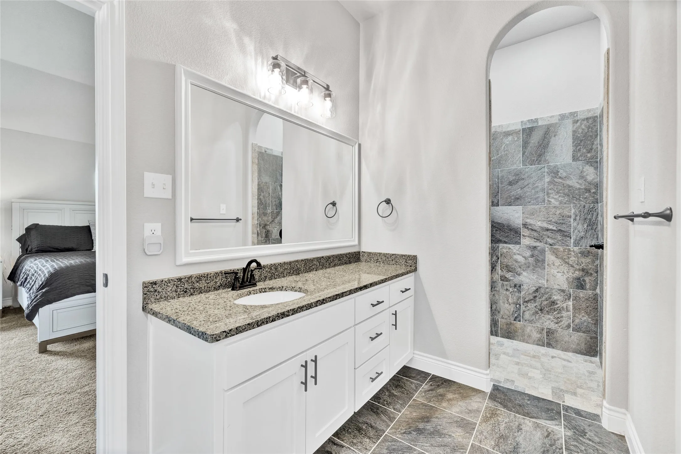 Single Family Residence For Sale in Parker County , 1040 Cloudy Court, Weatherford, Texas 76085, 4 Bedroom, 2 Bathroom, 3 Garage spaces, 2,732 Sqft, built in 2021, mls#21321425, Real Estate Agent in Weatherford, Homes For Sale in Parker county, Homes For Sale in Weatherford, Realtor in Weatherford Texas, Real Estate Brokerage Independent Realty Texas, Luminita Cordes Realtor