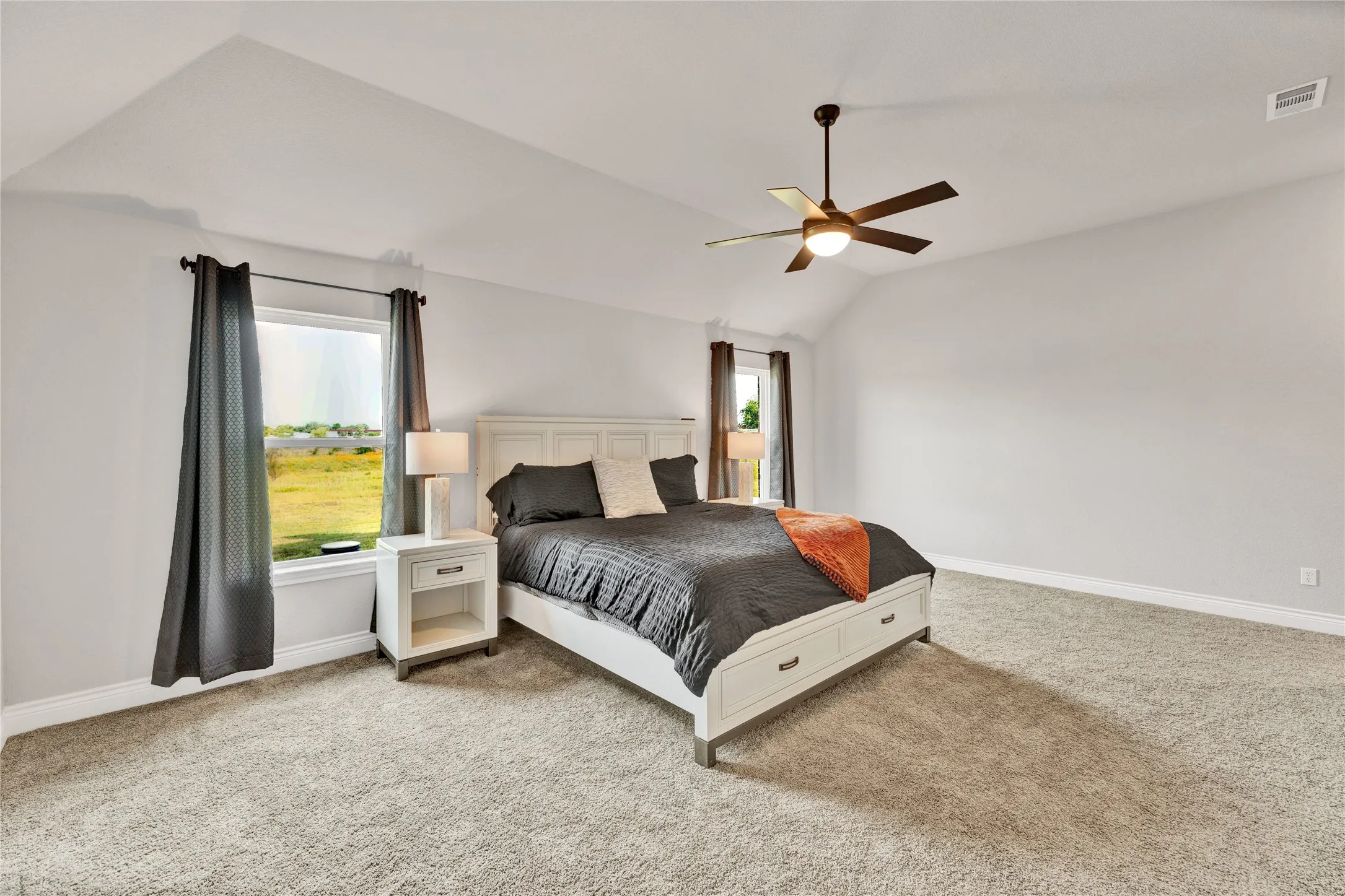 Single Family Residence For Sale in Parker County , 1040 Cloudy Court, Weatherford, Texas 76085, 4 Bedroom, 2 Bathroom, 3 Garage spaces, 2,732 Sqft, built in 2021, mls#21321425, Real Estate Agent in Weatherford, Homes For Sale in Parker county, Homes For Sale in Weatherford, Realtor in Weatherford Texas, Real Estate Brokerage Independent Realty Texas, Luminita Cordes Realtor