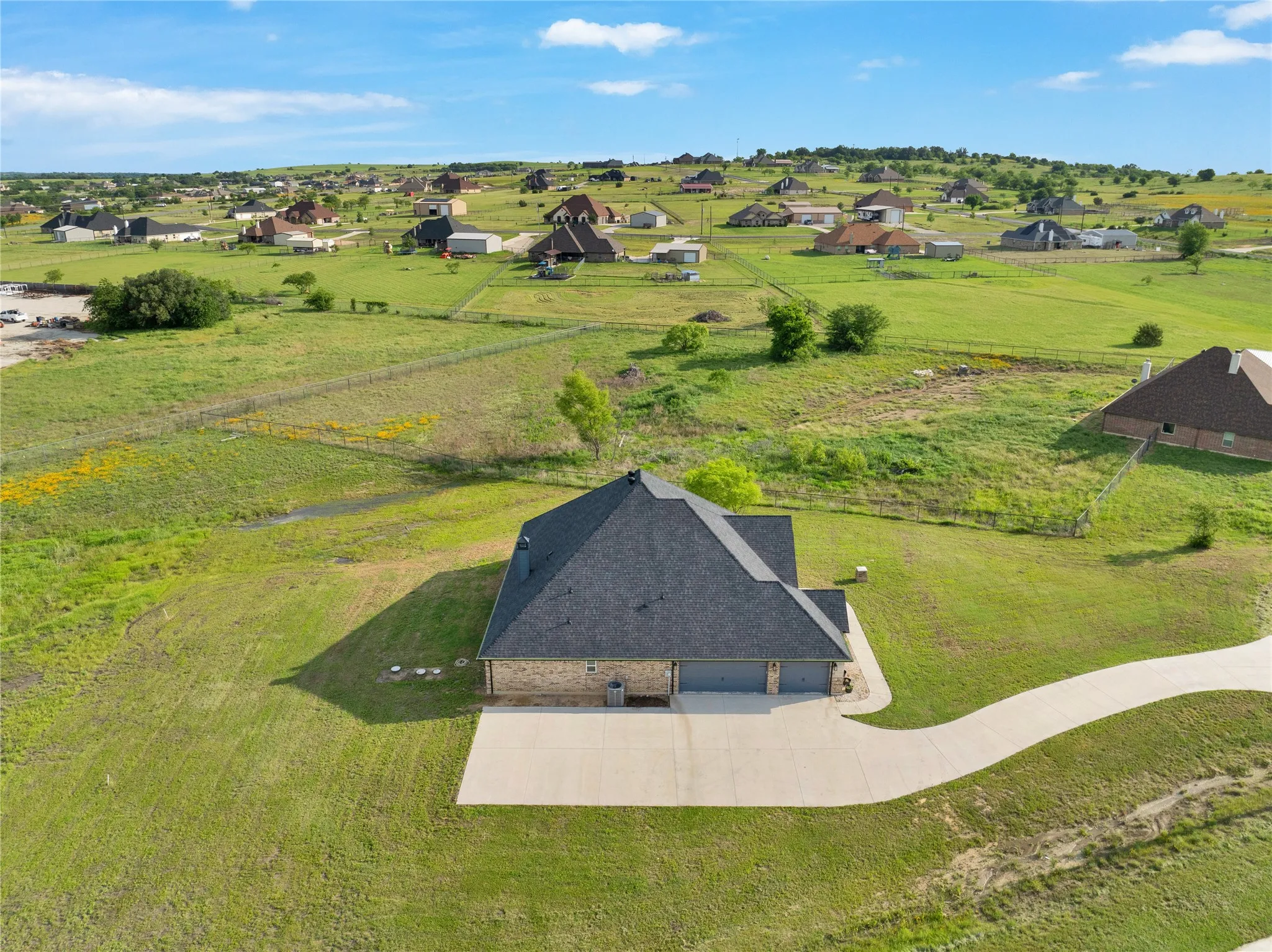 Single Family Residence For Sale in Parker County , 1040 Cloudy Court, Weatherford, Texas 76085, 4 Bedroom, 2 Bathroom, 3 Garage spaces, 2,732 Sqft, built in 2021, mls#21321425, Real Estate Agent in Weatherford, Homes For Sale in Parker county, Homes For Sale in Weatherford, Realtor in Weatherford Texas, Real Estate Brokerage Independent Realty Texas, Luminita Cordes Realtor