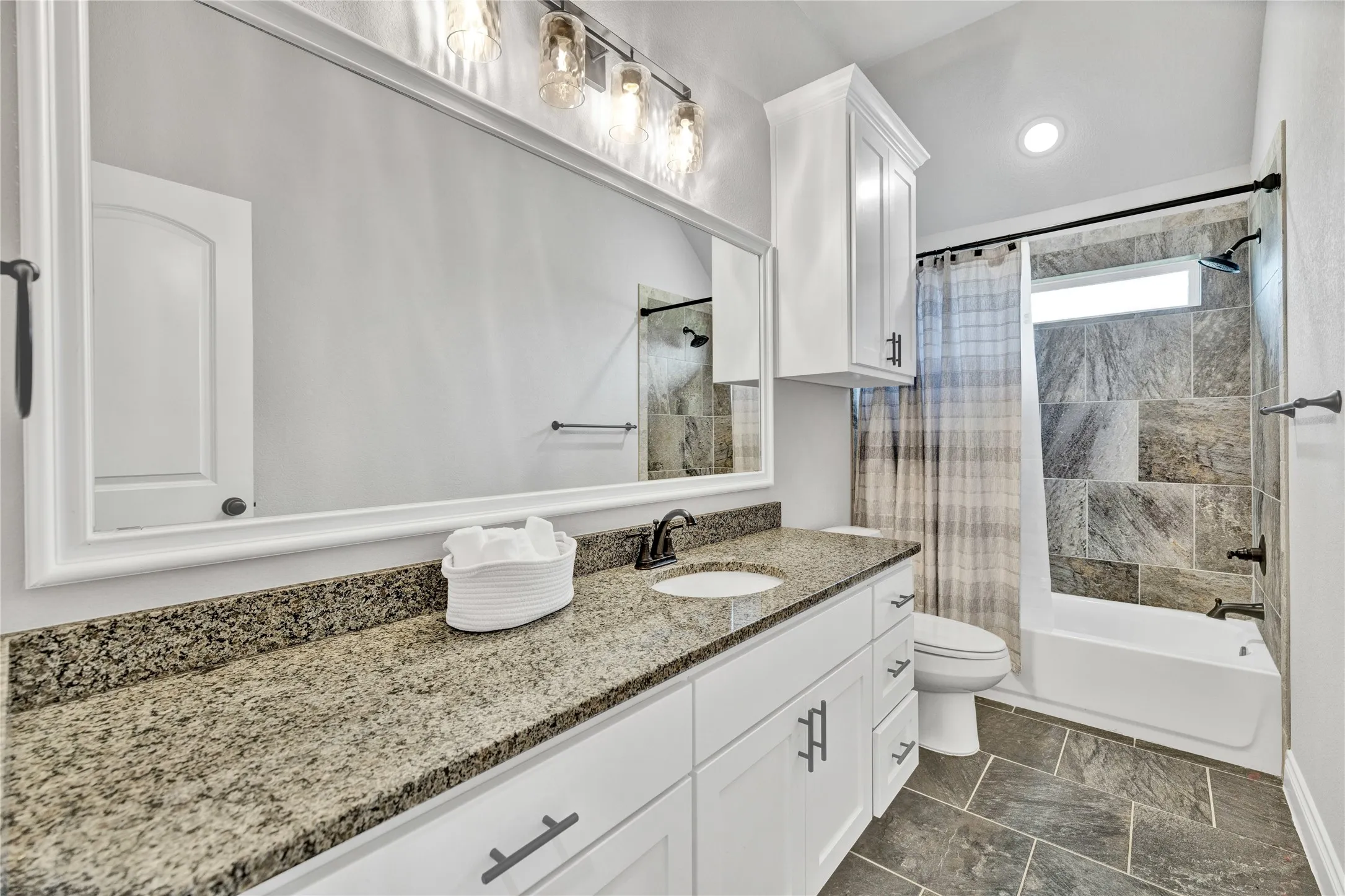 Single Family Residence For Sale in Parker County , 1040 Cloudy Court, Weatherford, Texas 76085, 4 Bedroom, 2 Bathroom, 3 Garage spaces, 2,732 Sqft, built in 2021, mls#21321425, Real Estate Agent in Weatherford, Homes For Sale in Parker county, Homes For Sale in Weatherford, Realtor in Weatherford Texas, Real Estate Brokerage Independent Realty Texas, Luminita Cordes Realtor