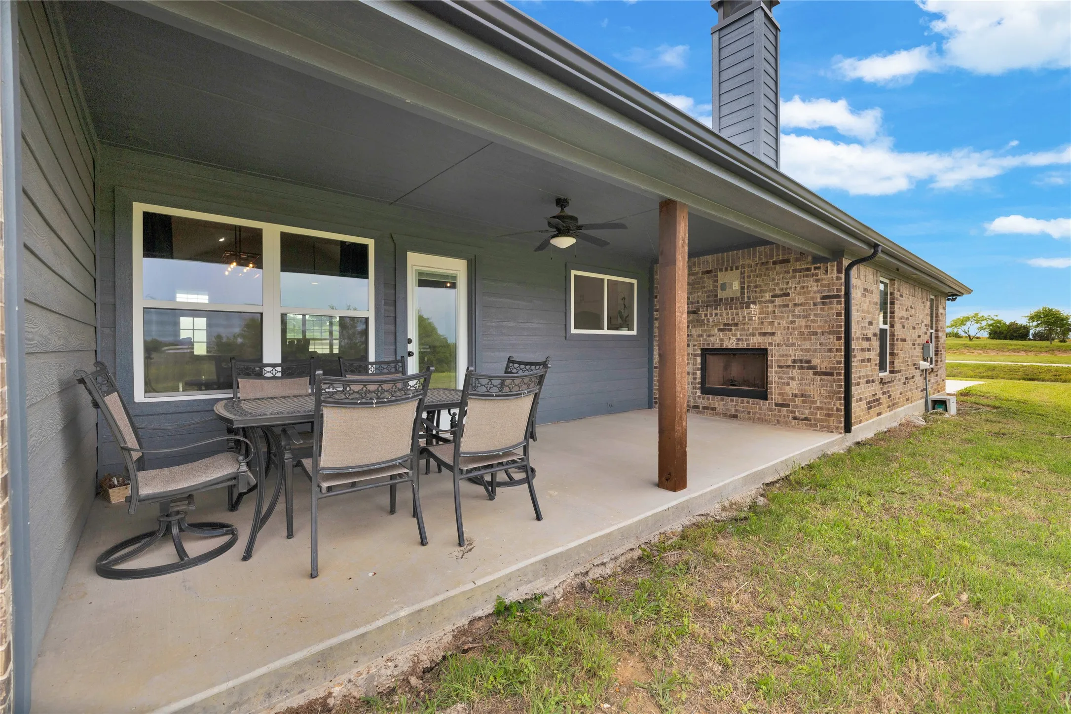 Single Family Residence For Sale in Parker County , 1040 Cloudy Court, Weatherford, Texas 76085, 4 Bedroom, 2 Bathroom, 3 Garage spaces, 2,732 Sqft, built in 2021, mls#21321425, Real Estate Agent in Weatherford, Homes For Sale in Parker county, Homes For Sale in Weatherford, Realtor in Weatherford Texas, Real Estate Brokerage Independent Realty Texas, Luminita Cordes Realtor