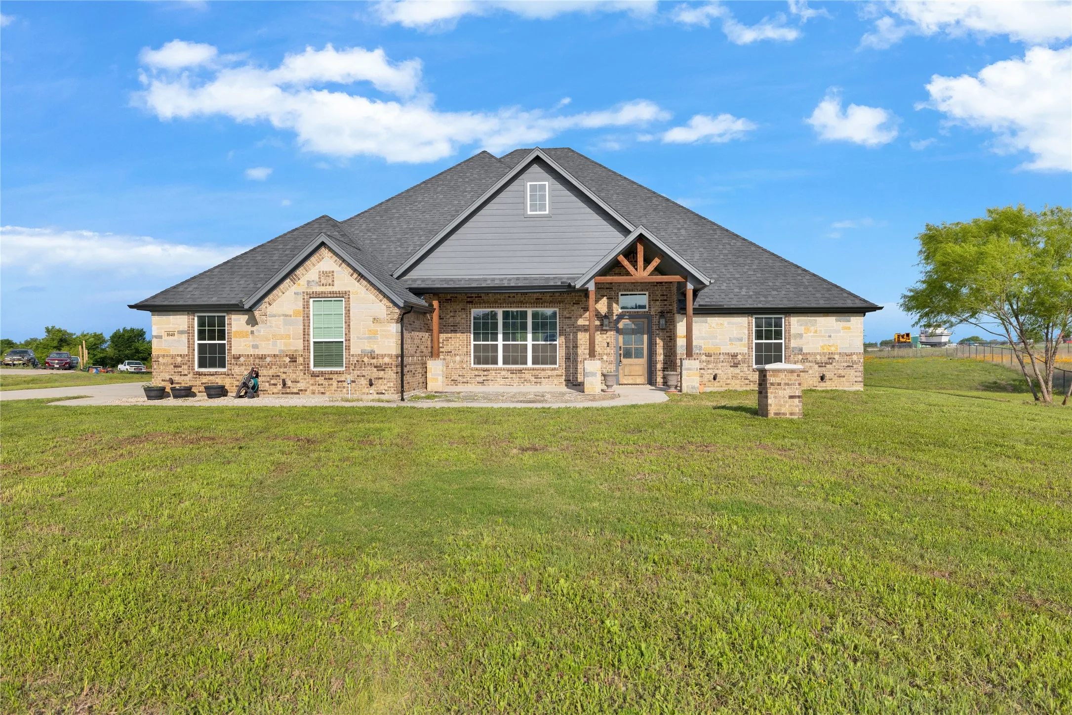 Single Family Residence For Rent in Parker County , 1040 Cloudy Court, Weatherford, Texas 76085, 4 Bedroom, 2 Bathroom, 3 Garage spaces, 2,732 Sqft, built in 2021, mls#21321429, Real Estate Agent in Weatherford, Homes For Rent in Parker county, Homes For Rent in Weatherford, Realtor in Weatherford Texas, Real Estate Brokerage Independent Realty Texas, Luminita Cordes Realtor