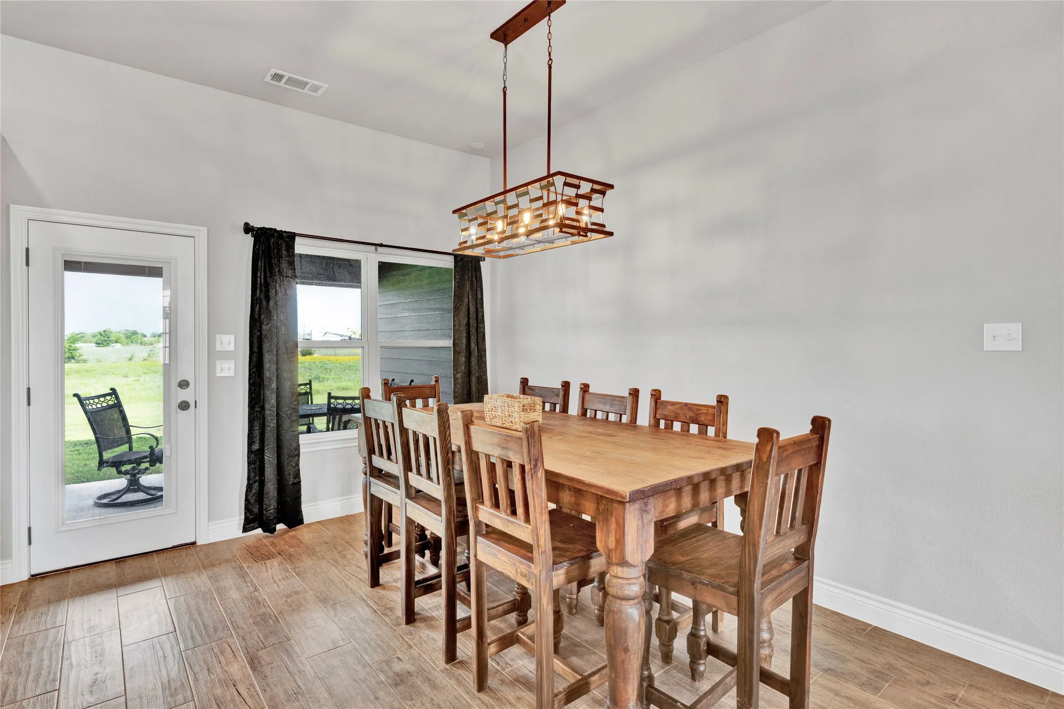 Single Family Residence For Rent in Parker County , 1040 Cloudy Court, Weatherford, Texas 76085, 4 Bedroom, 2 Bathroom, 3 Garage spaces, 2,732 Sqft, built in 2021, mls#21321429, Real Estate Agent in Weatherford, Homes For Rent in Parker county, Homes For Rent in Weatherford, Realtor in Weatherford Texas, Real Estate Brokerage Independent Realty Texas, Luminita Cordes Realtor