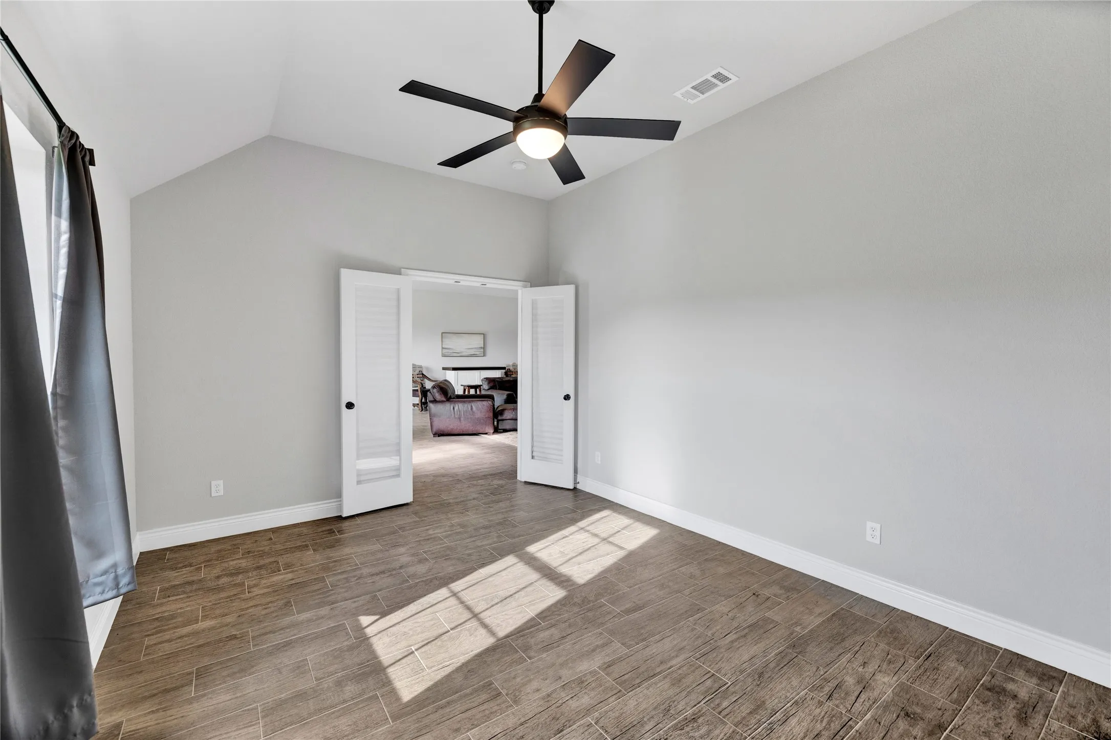 Single Family Residence For Rent in Parker County , 1040 Cloudy Court, Weatherford, Texas 76085, 4 Bedroom, 2 Bathroom, 3 Garage spaces, 2,732 Sqft, built in 2021, mls#21321429, Real Estate Agent in Weatherford, Homes For Rent in Parker county, Homes For Rent in Weatherford, Realtor in Weatherford Texas, Real Estate Brokerage Independent Realty Texas, Luminita Cordes Realtor