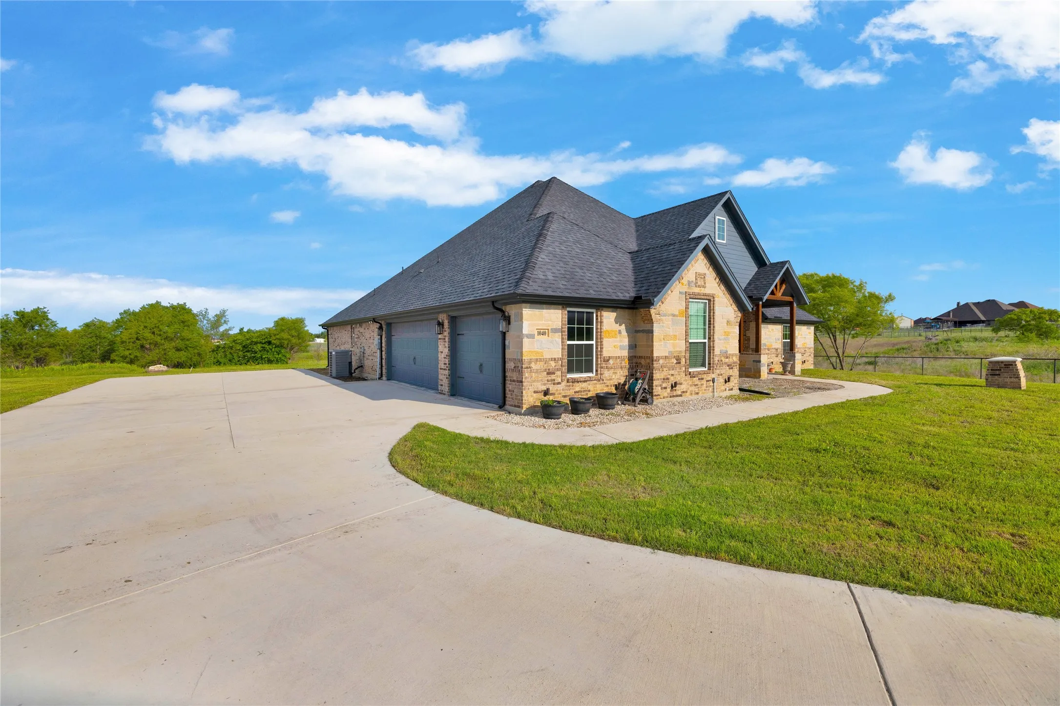 Single Family Residence For Rent in Parker County , 1040 Cloudy Court, Weatherford, Texas 76085, 4 Bedroom, 2 Bathroom, 3 Garage spaces, 2,732 Sqft, built in 2021, mls#21321429, Real Estate Agent in Weatherford, Homes For Rent in Parker county, Homes For Rent in Weatherford, Realtor in Weatherford Texas, Real Estate Brokerage Independent Realty Texas, Luminita Cordes Realtor