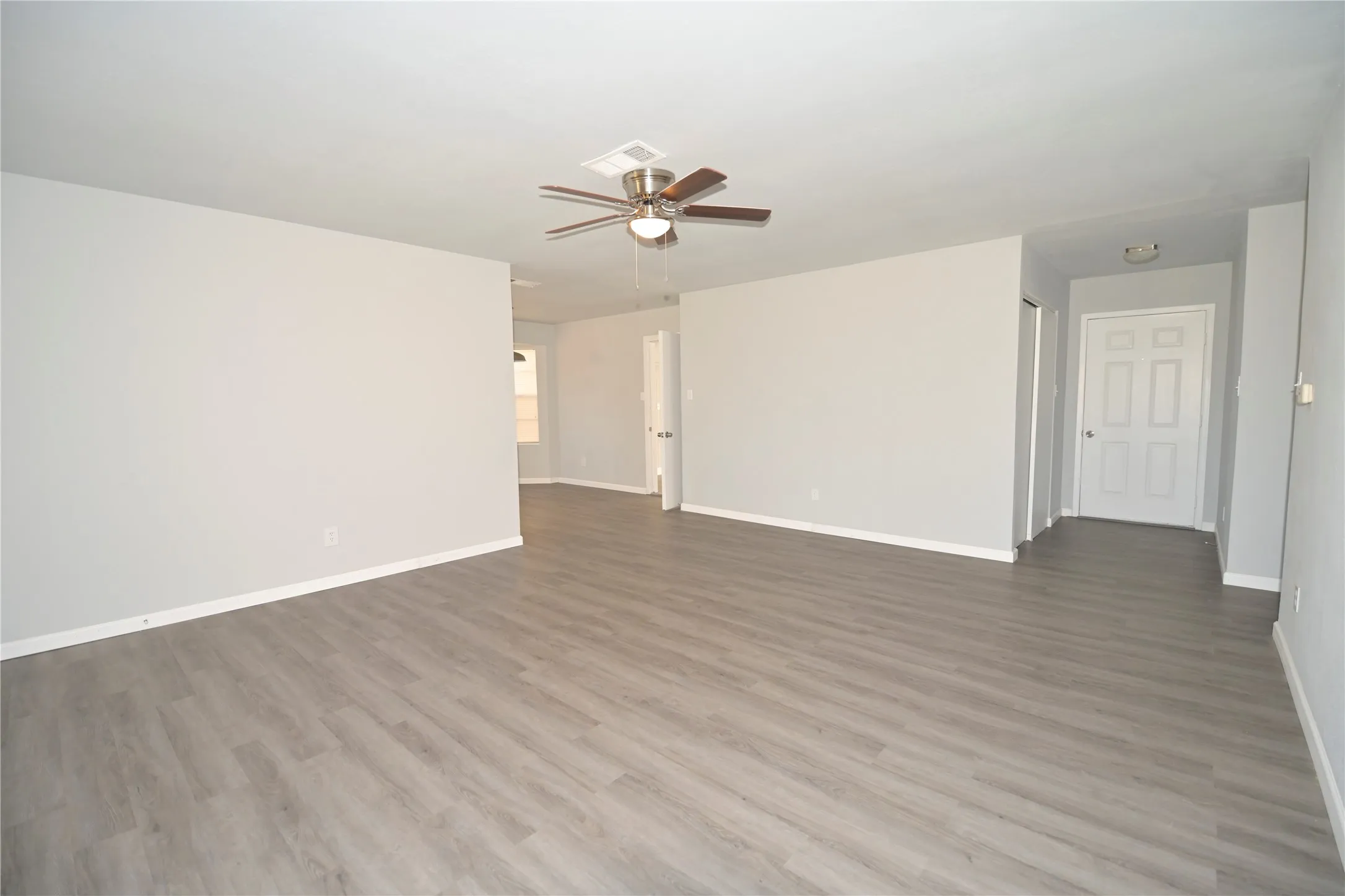 Single Family Residence For Sale in Denton County , 112 Forestwood Drive, Corinth, Texas 76210, 3 Bedroom, 2 Bathroom, Garage spaces, 1,656 Sqft, built in 1981, mls#21319426, Real Estate Agent in Corinth, Homes For Sale in Denton county, Homes For Sale in Corinth, Realtor in Corinth Texas, Real Estate Brokerage Independent Realty Texas, Luminita Cordes Realtor