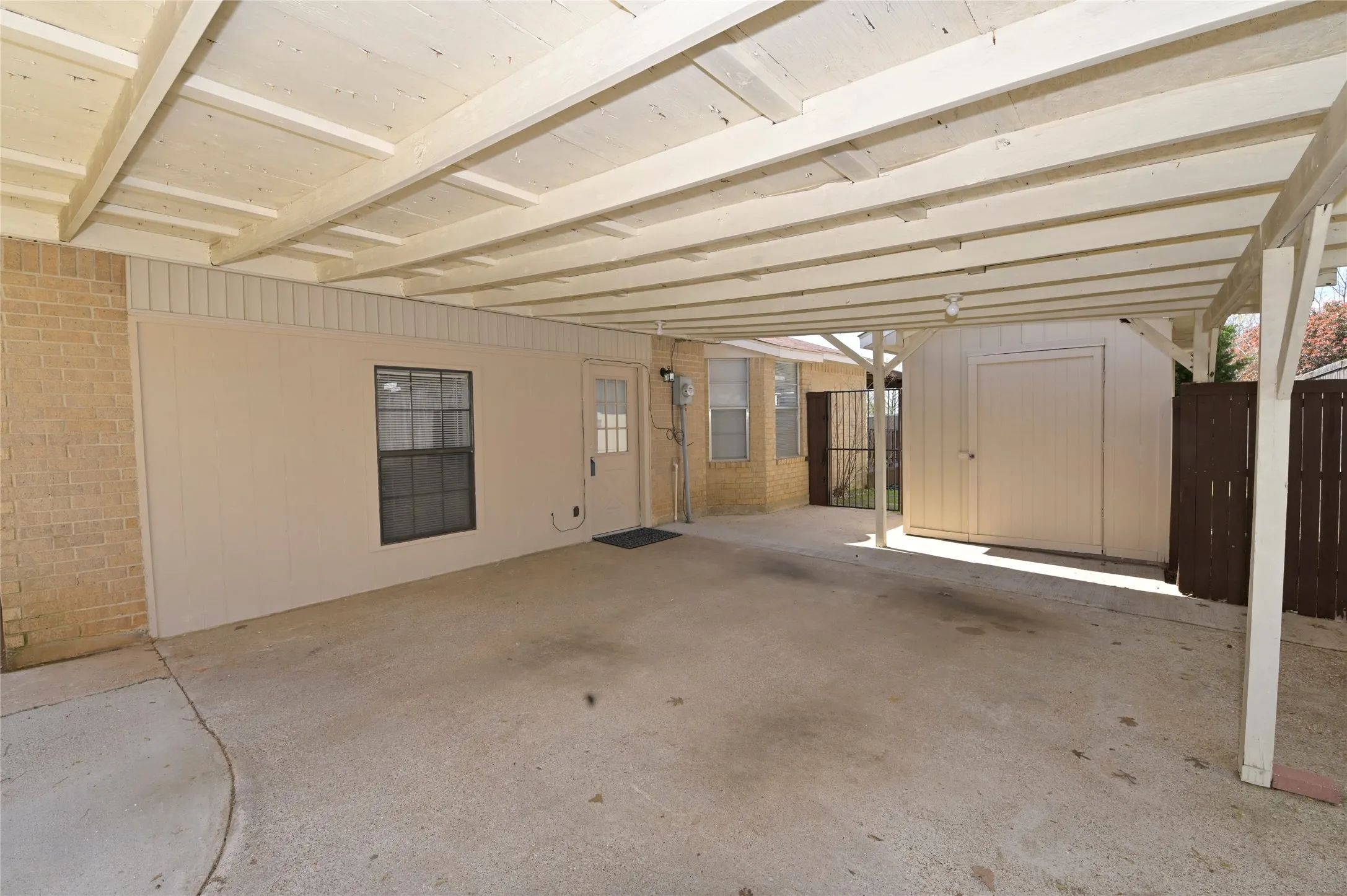 Single Family Residence For Sale in Denton County , 112 Forestwood Drive, Corinth, Texas 76210, 3 Bedroom, 2 Bathroom, Garage spaces, 1,656 Sqft, built in 1981, mls#21319426, Real Estate Agent in Corinth, Homes For Sale in Denton county, Homes For Sale in Corinth, Realtor in Corinth Texas, Real Estate Brokerage Independent Realty Texas, Luminita Cordes Realtor