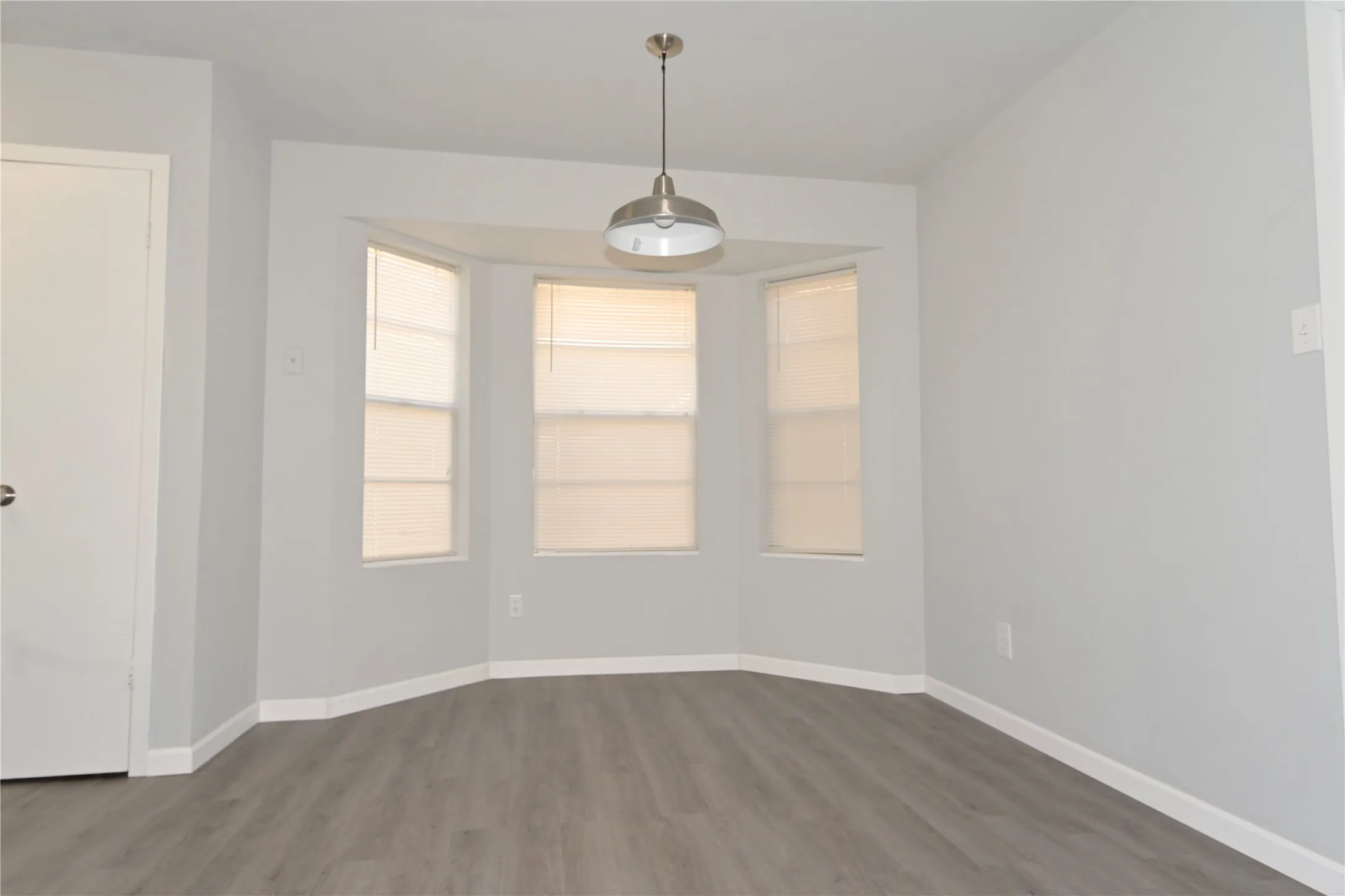 Single Family Residence For Sale in Denton County , 112 Forestwood Drive, Corinth, Texas 76210, 3 Bedroom, 2 Bathroom, Garage spaces, 1,656 Sqft, built in 1981, mls#21319426, Real Estate Agent in Corinth, Homes For Sale in Denton county, Homes For Sale in Corinth, Realtor in Corinth Texas, Real Estate Brokerage Independent Realty Texas, Luminita Cordes Realtor