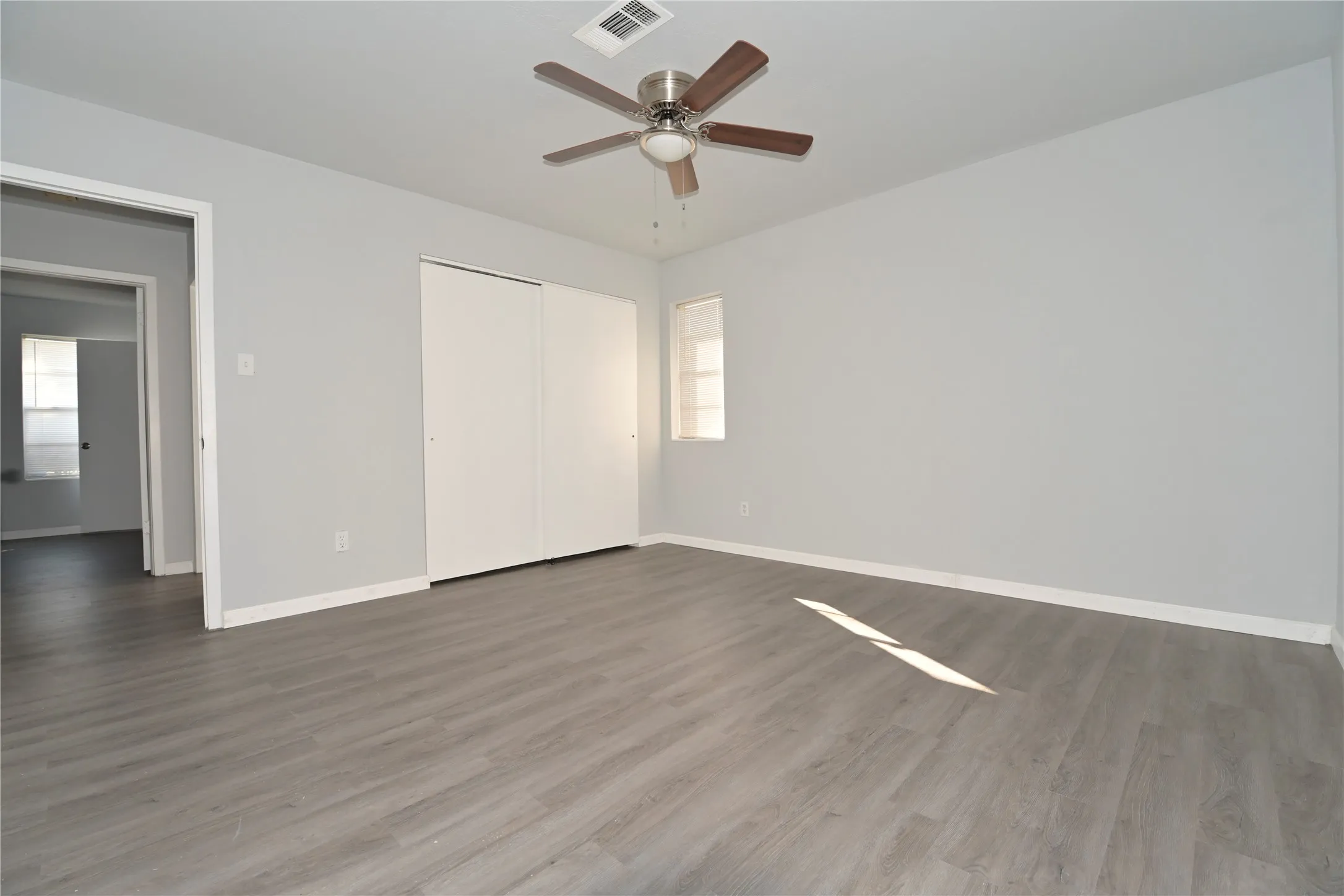 Single Family Residence For Sale in Denton County , 112 Forestwood Drive, Corinth, Texas 76210, 3 Bedroom, 2 Bathroom, Garage spaces, 1,656 Sqft, built in 1981, mls#21319426, Real Estate Agent in Corinth, Homes For Sale in Denton county, Homes For Sale in Corinth, Realtor in Corinth Texas, Real Estate Brokerage Independent Realty Texas, Luminita Cordes Realtor