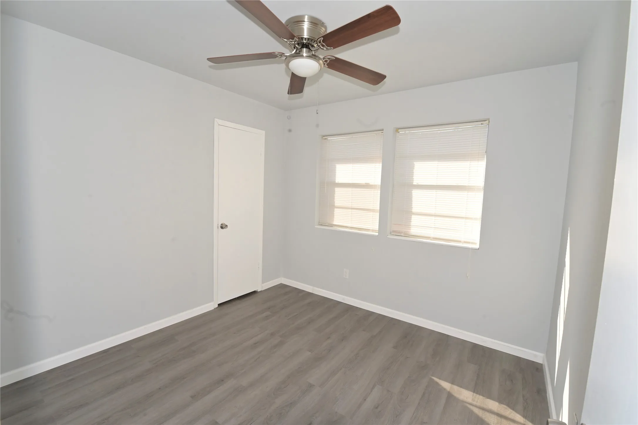 Single Family Residence For Sale in Denton County , 112 Forestwood Drive, Corinth, Texas 76210, 3 Bedroom, 2 Bathroom, Garage spaces, 1,656 Sqft, built in 1981, mls#21319426, Real Estate Agent in Corinth, Homes For Sale in Denton county, Homes For Sale in Corinth, Realtor in Corinth Texas, Real Estate Brokerage Independent Realty Texas, Luminita Cordes Realtor