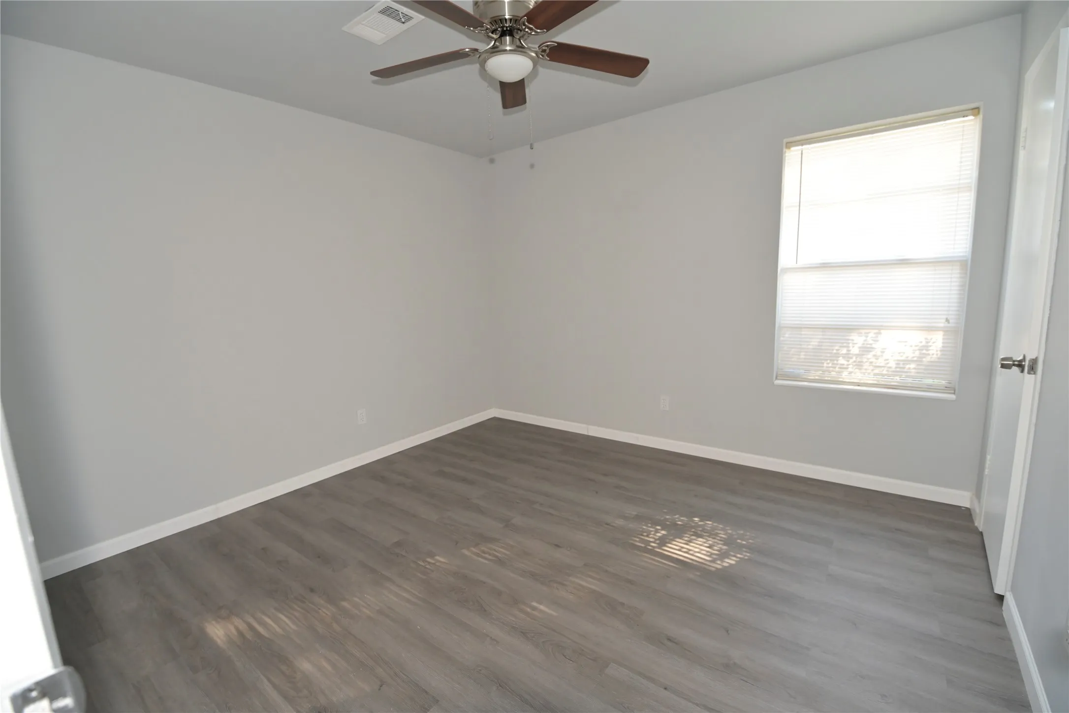 Single Family Residence For Sale in Denton County , 112 Forestwood Drive, Corinth, Texas 76210, 3 Bedroom, 2 Bathroom, Garage spaces, 1,656 Sqft, built in 1981, mls#21319426, Real Estate Agent in Corinth, Homes For Sale in Denton county, Homes For Sale in Corinth, Realtor in Corinth Texas, Real Estate Brokerage Independent Realty Texas, Luminita Cordes Realtor