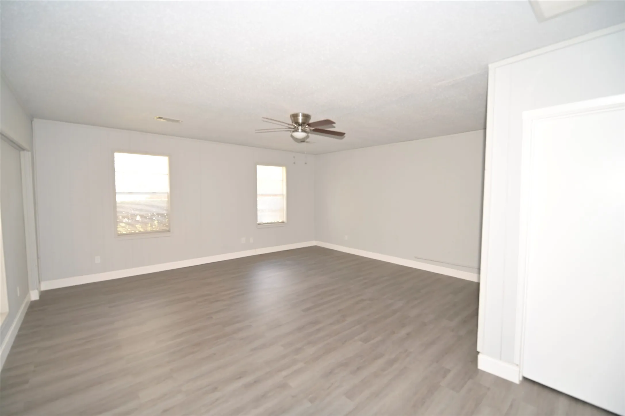 Single Family Residence For Sale in Denton County , 112 Forestwood Drive, Corinth, Texas 76210, 3 Bedroom, 2 Bathroom, Garage spaces, 1,656 Sqft, built in 1981, mls#21319426, Real Estate Agent in Corinth, Homes For Sale in Denton county, Homes For Sale in Corinth, Realtor in Corinth Texas, Real Estate Brokerage Independent Realty Texas, Luminita Cordes Realtor