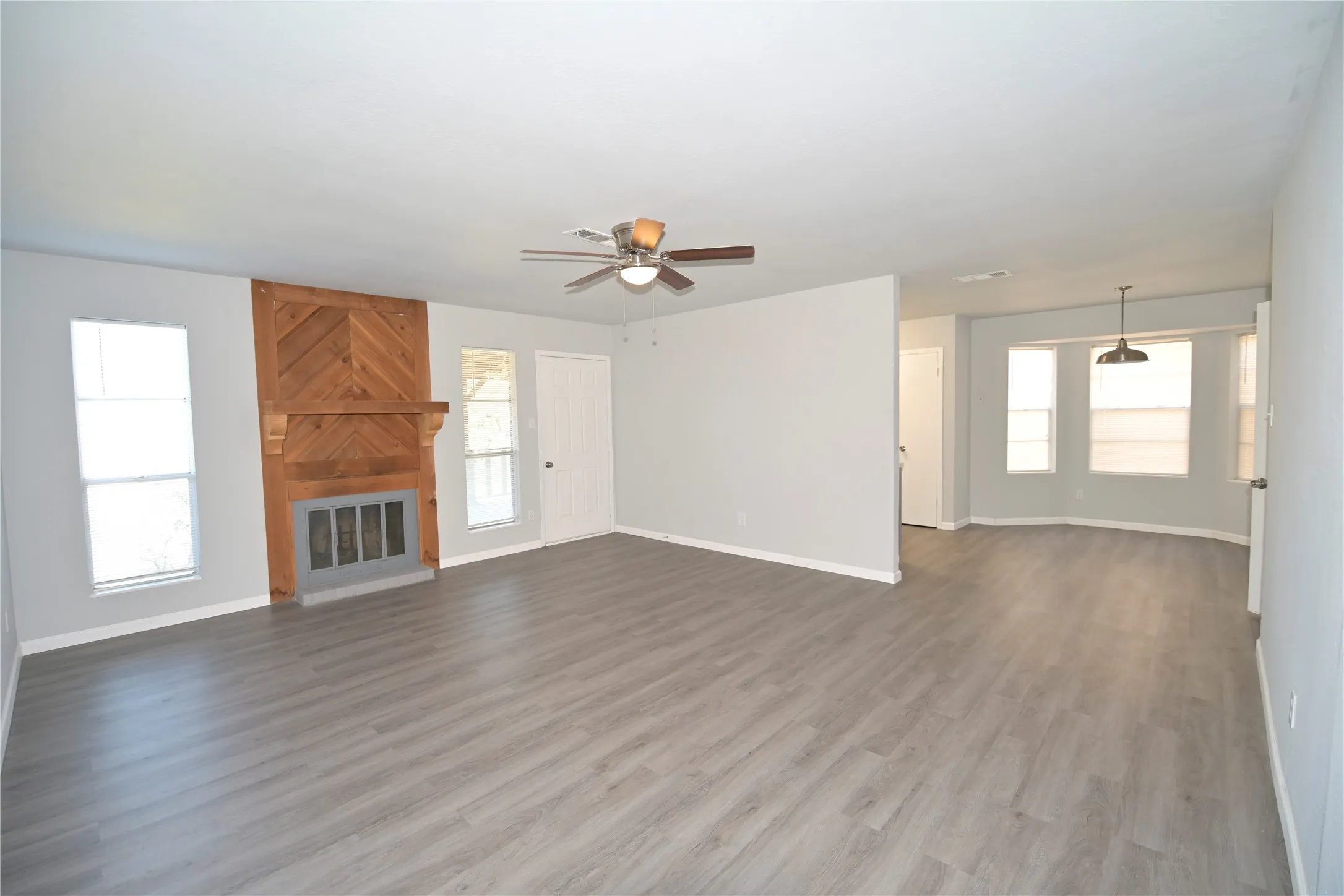 Single Family Residence For Sale in Denton County , 112 Forestwood Drive, Corinth, Texas 76210, 3 Bedroom, 2 Bathroom, Garage spaces, 1,656 Sqft, built in 1981, mls#21319426, Real Estate Agent in Corinth, Homes For Sale in Denton county, Homes For Sale in Corinth, Realtor in Corinth Texas, Real Estate Brokerage Independent Realty Texas, Luminita Cordes Realtor