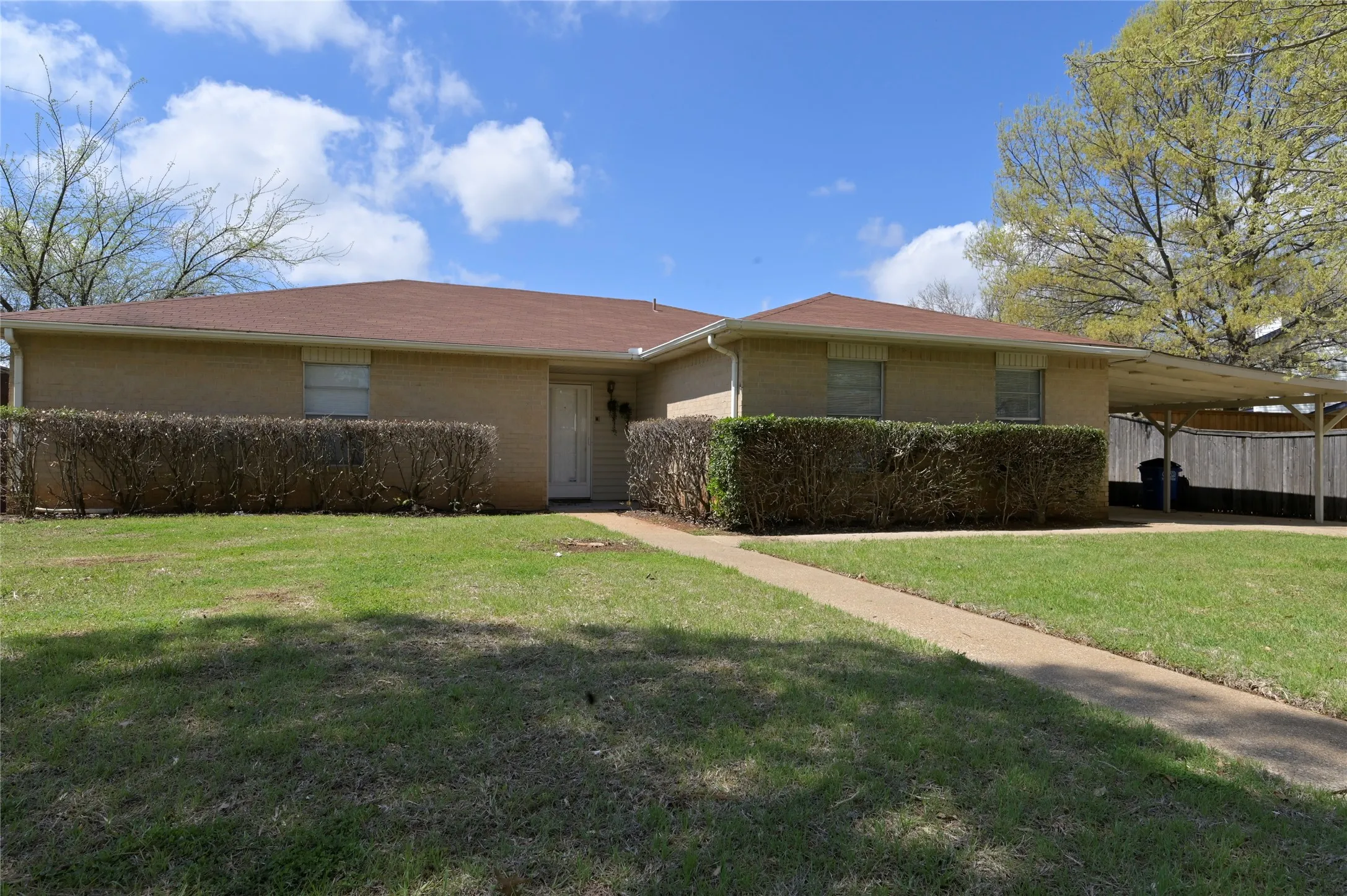 Single Family Residence For Sale in Denton County , 112 Forestwood Drive, Corinth, Texas 76210, 3 Bedroom, 2 Bathroom, Garage spaces, 1,656 Sqft, built in 1981, mls#21319426, Real Estate Agent in Corinth, Homes For Sale in Denton county, Homes For Sale in Corinth, Realtor in Corinth Texas, Real Estate Brokerage Independent Realty Texas, Luminita Cordes Realtor