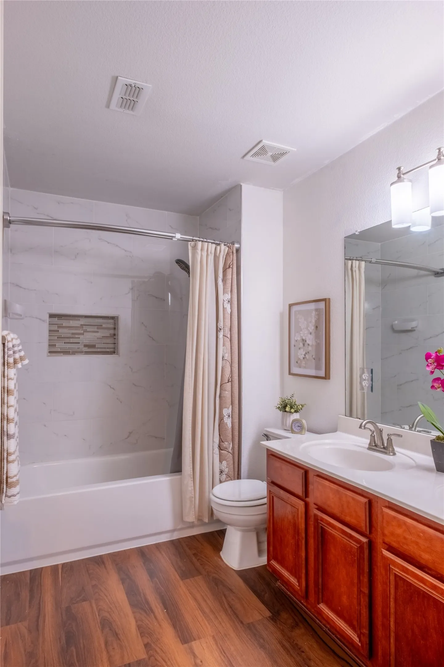 Upstairs Full Bath with Waterproof LOV