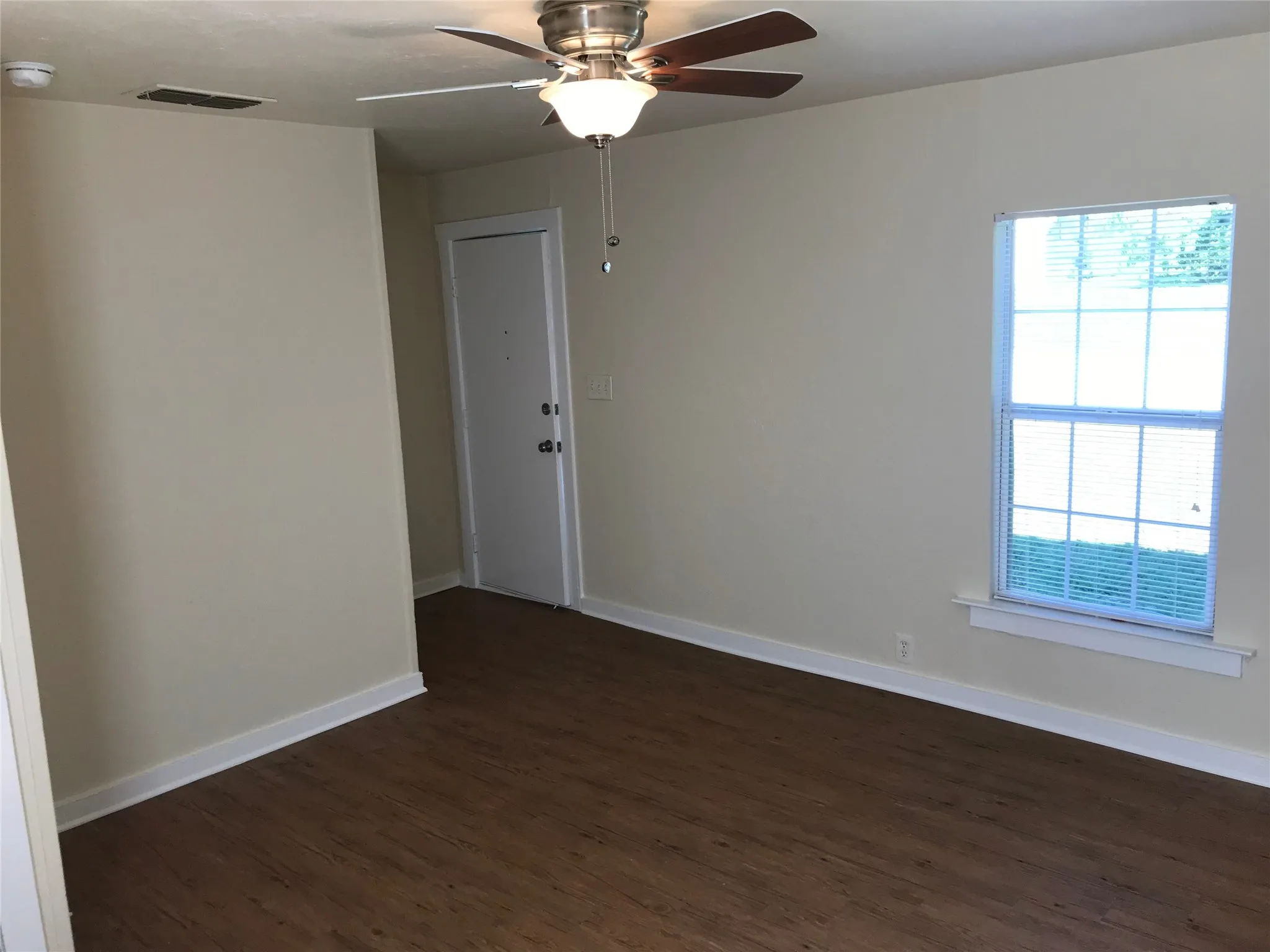 Single Family Residence For Rent in Parker County , 416 Shannon Street, Weatherford, Texas 76086, 1 Bedroom, 1 Bathroom, Garage spaces, 667 Sqft, built in 1950, mls#21312928, Real Estate Agent in Weatherford, Homes For Rent in Parker county, Homes For Rent in Weatherford, Realtor in Weatherford Texas, Real Estate Brokerage Independent Realty Texas, Luminita Cordes Realtor