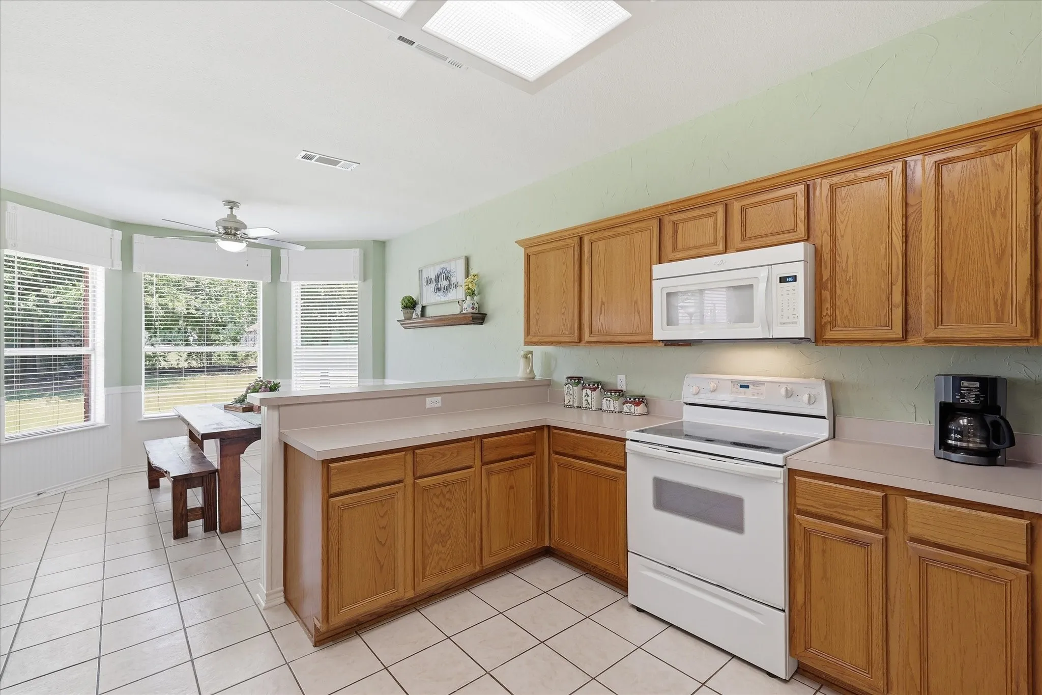 Single Family Residence For Sale in Denton County , 121 S Blue Bonnet Circle, Justin, Texas 76247, 4 Bedroom, 3 Bathroom, 2 Garage spaces, 2,127 Sqft, built in 1996, mls#21317863, Real Estate Agent in Justin, Homes For Sale in Denton county, Homes For Sale in Justin, Realtor in Justin Texas, Real Estate Brokerage Independent Realty Texas, Luminita Cordes Realtor
