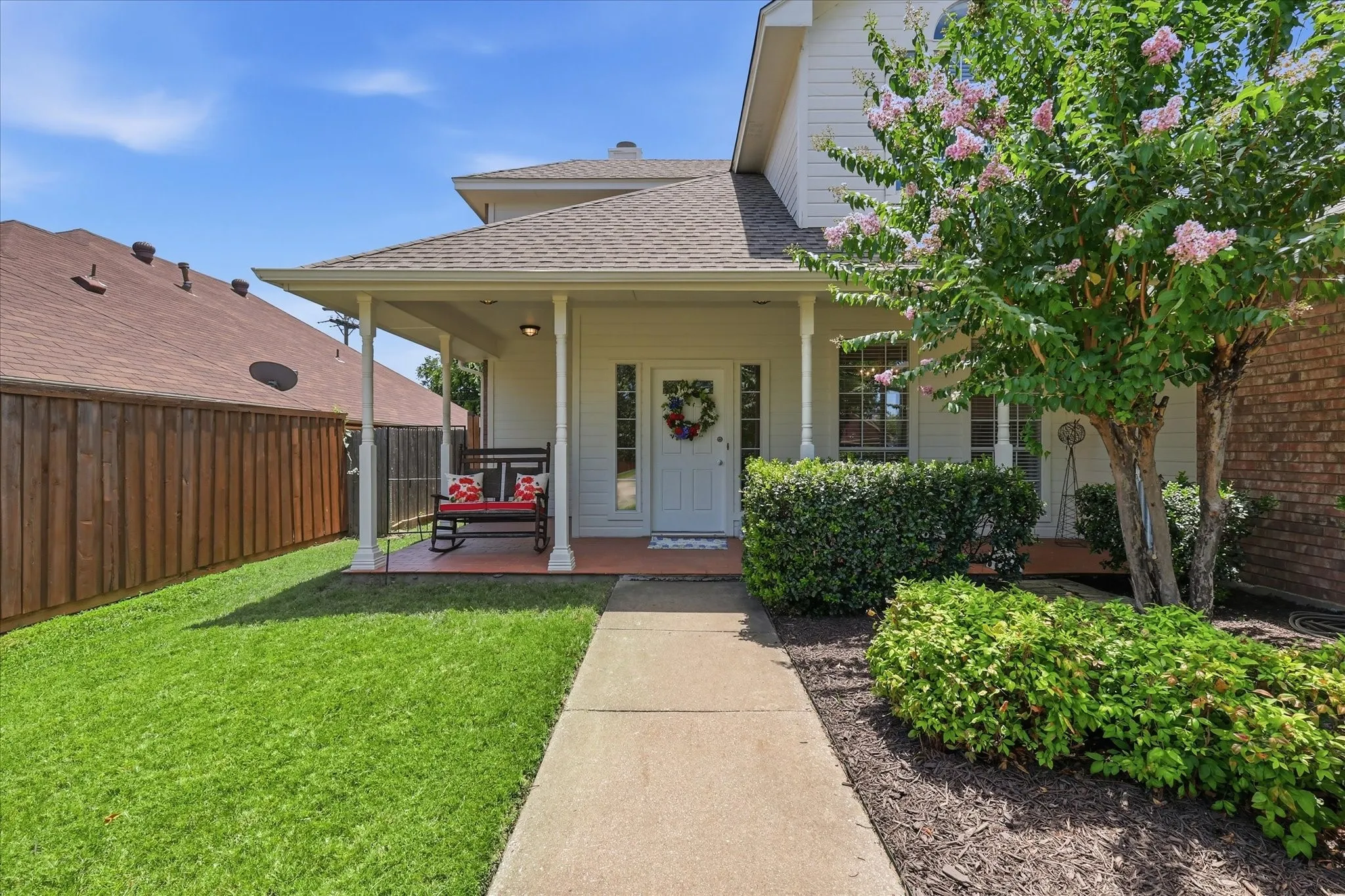 Single Family Residence For Sale in Denton County , 121 S Blue Bonnet Circle, Justin, Texas 76247, 4 Bedroom, 3 Bathroom, 2 Garage spaces, 2,127 Sqft, built in 1996, mls#21317863, Real Estate Agent in Justin, Homes For Sale in Denton county, Homes For Sale in Justin, Realtor in Justin Texas, Real Estate Brokerage Independent Realty Texas, Luminita Cordes Realtor