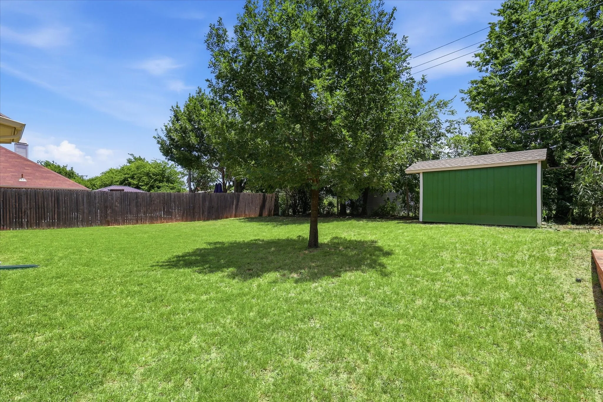 Single Family Residence For Sale in Denton County , 121 S Blue Bonnet Circle, Justin, Texas 76247, 4 Bedroom, 3 Bathroom, 2 Garage spaces, 2,127 Sqft, built in 1996, mls#21317863, Real Estate Agent in Justin, Homes For Sale in Denton county, Homes For Sale in Justin, Realtor in Justin Texas, Real Estate Brokerage Independent Realty Texas, Luminita Cordes Realtor
