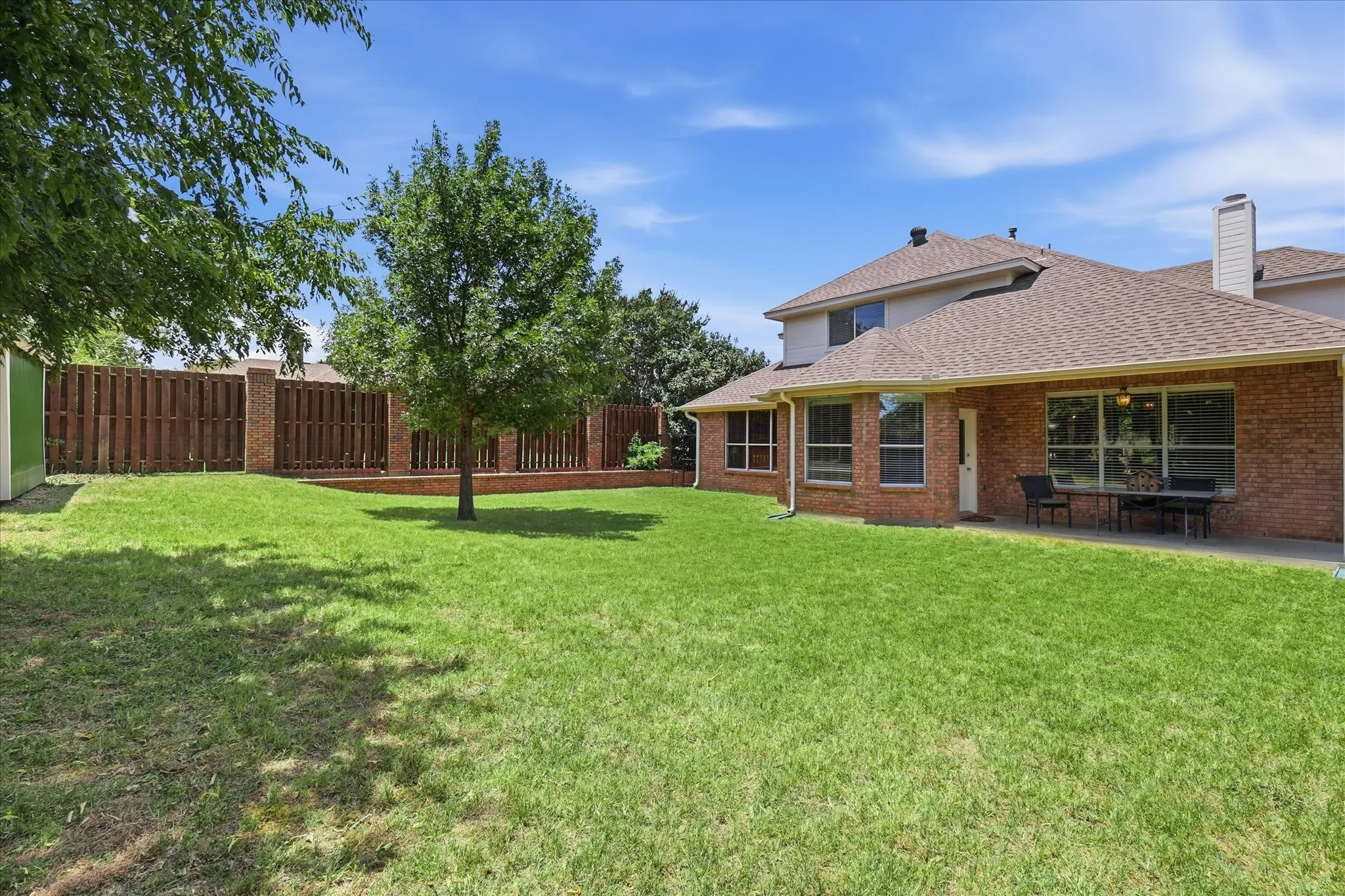 Single Family Residence For Sale in Denton County , 121 S Blue Bonnet Circle, Justin, Texas 76247, 4 Bedroom, 3 Bathroom, 2 Garage spaces, 2,127 Sqft, built in 1996, mls#21317863, Real Estate Agent in Justin, Homes For Sale in Denton county, Homes For Sale in Justin, Realtor in Justin Texas, Real Estate Brokerage Independent Realty Texas, Luminita Cordes Realtor