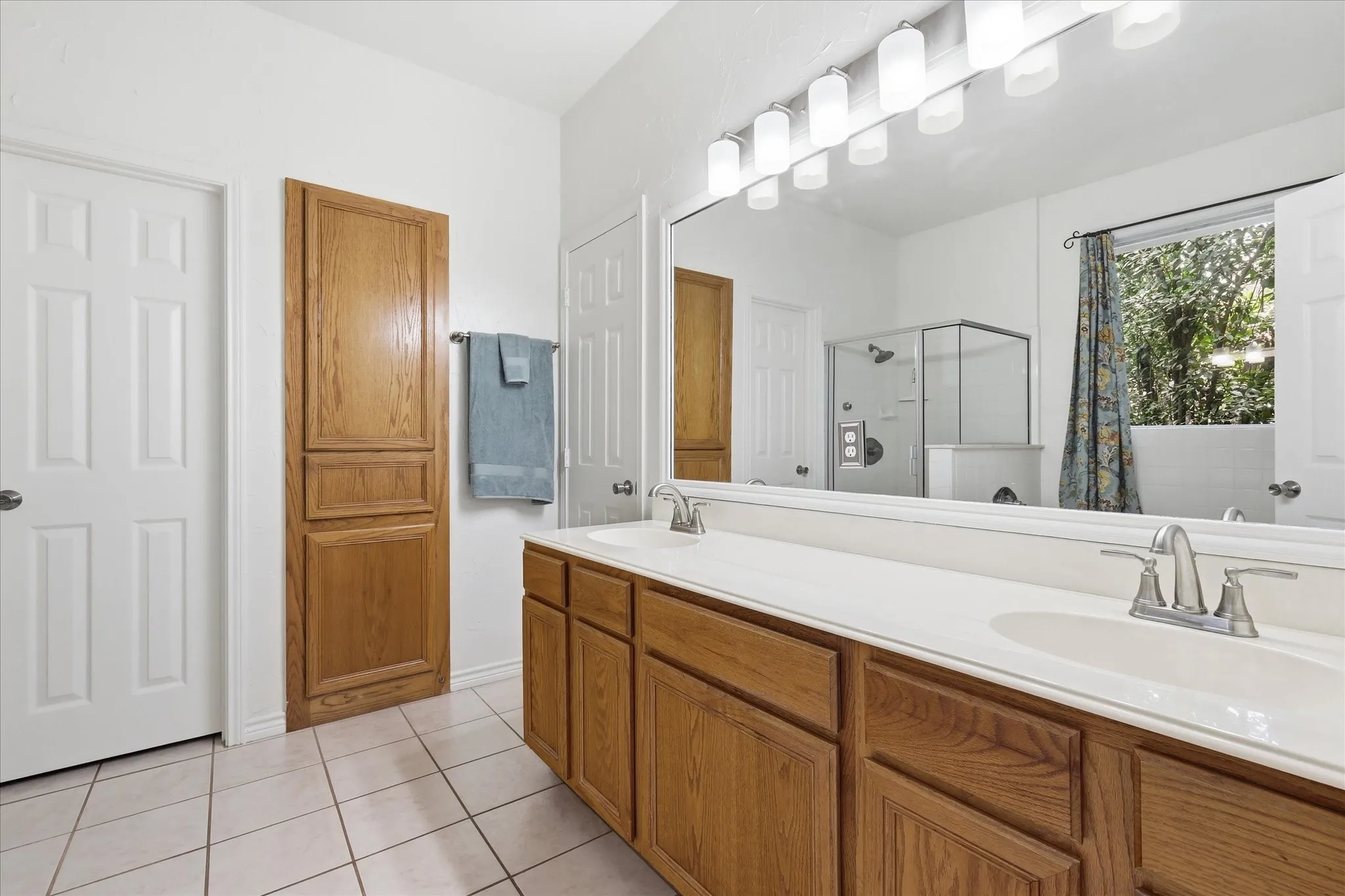 Single Family Residence For Sale in Denton County , 121 S Blue Bonnet Circle, Justin, Texas 76247, 4 Bedroom, 3 Bathroom, 2 Garage spaces, 2,127 Sqft, built in 1996, mls#21317863, Real Estate Agent in Justin, Homes For Sale in Denton county, Homes For Sale in Justin, Realtor in Justin Texas, Real Estate Brokerage Independent Realty Texas, Luminita Cordes Realtor
