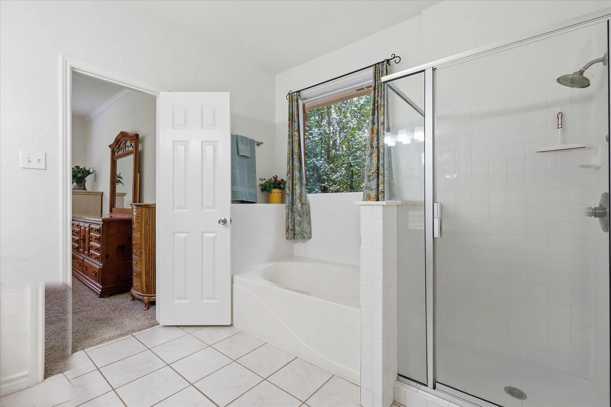 Single Family Residence For Sale in Denton County , 121 S Blue Bonnet Circle, Justin, Texas 76247, 4 Bedroom, 3 Bathroom, 2 Garage spaces, 2,127 Sqft, built in 1996, mls#21317863, Real Estate Agent in Justin, Homes For Sale in Denton county, Homes For Sale in Justin, Realtor in Justin Texas, Real Estate Brokerage Independent Realty Texas, Luminita Cordes Realtor