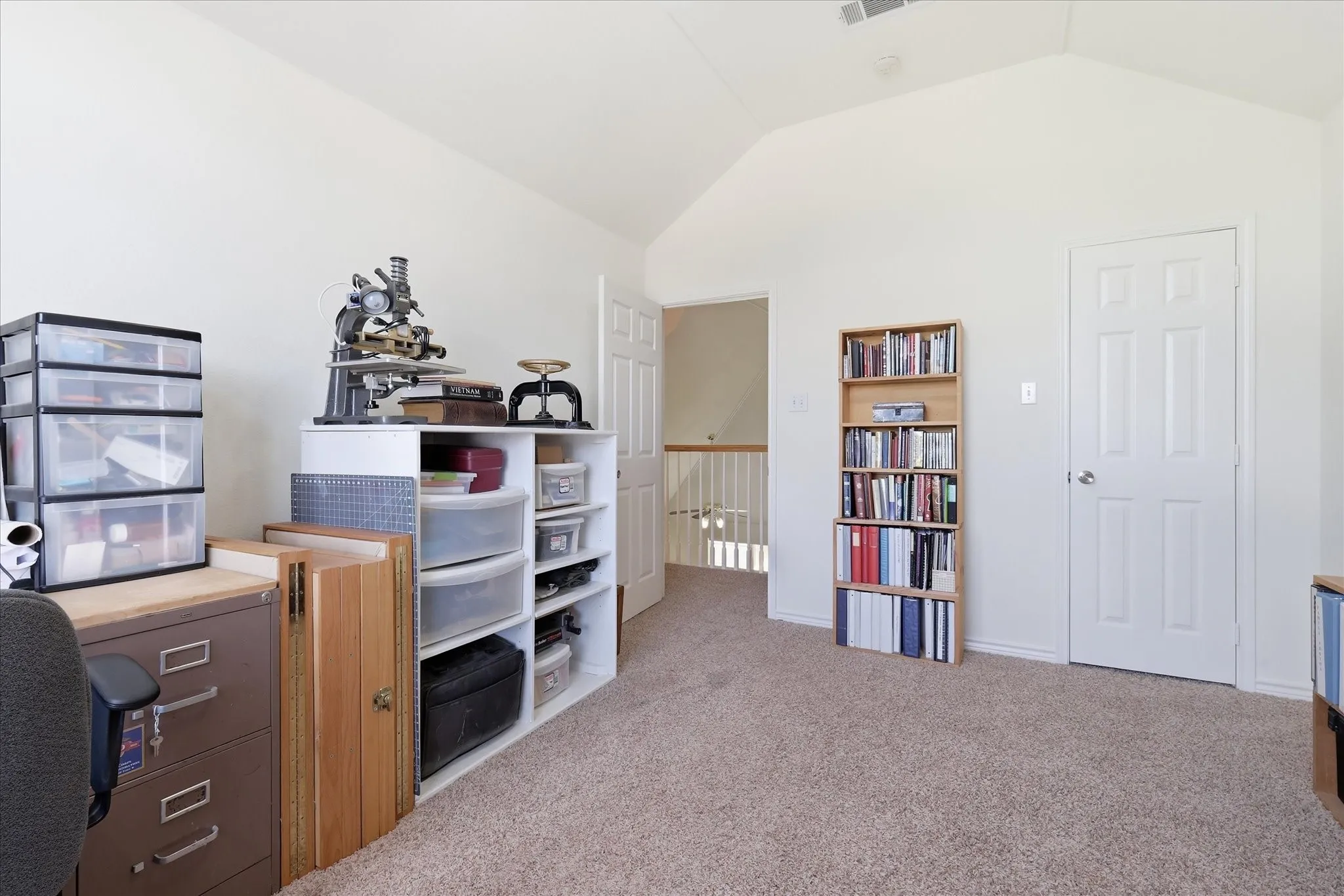 Single Family Residence For Sale in Denton County , 121 S Blue Bonnet Circle, Justin, Texas 76247, 4 Bedroom, 3 Bathroom, 2 Garage spaces, 2,127 Sqft, built in 1996, mls#21317863, Real Estate Agent in Justin, Homes For Sale in Denton county, Homes For Sale in Justin, Realtor in Justin Texas, Real Estate Brokerage Independent Realty Texas, Luminita Cordes Realtor
