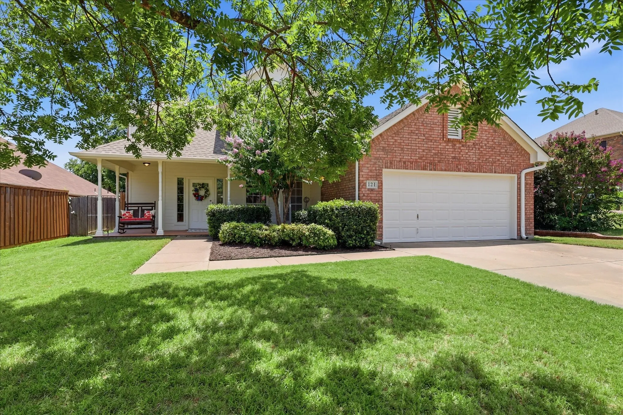 Single Family Residence For Sale in Denton County , 121 S Blue Bonnet Circle, Justin, Texas 76247, 4 Bedroom, 3 Bathroom, 2 Garage spaces, 2,127 Sqft, built in 1996, mls#21317863, Real Estate Agent in Justin, Homes For Sale in Denton county, Homes For Sale in Justin, Realtor in Justin Texas, Real Estate Brokerage Independent Realty Texas, Luminita Cordes Realtor