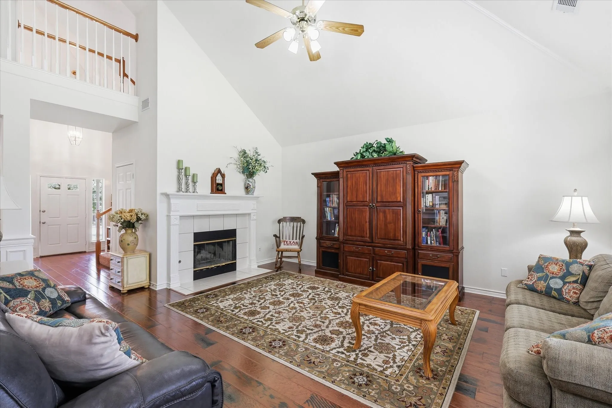 Single Family Residence For Sale in Denton County , 121 S Blue Bonnet Circle, Justin, Texas 76247, 4 Bedroom, 3 Bathroom, 2 Garage spaces, 2,127 Sqft, built in 1996, mls#21317863, Real Estate Agent in Justin, Homes For Sale in Denton county, Homes For Sale in Justin, Realtor in Justin Texas, Real Estate Brokerage Independent Realty Texas, Luminita Cordes Realtor