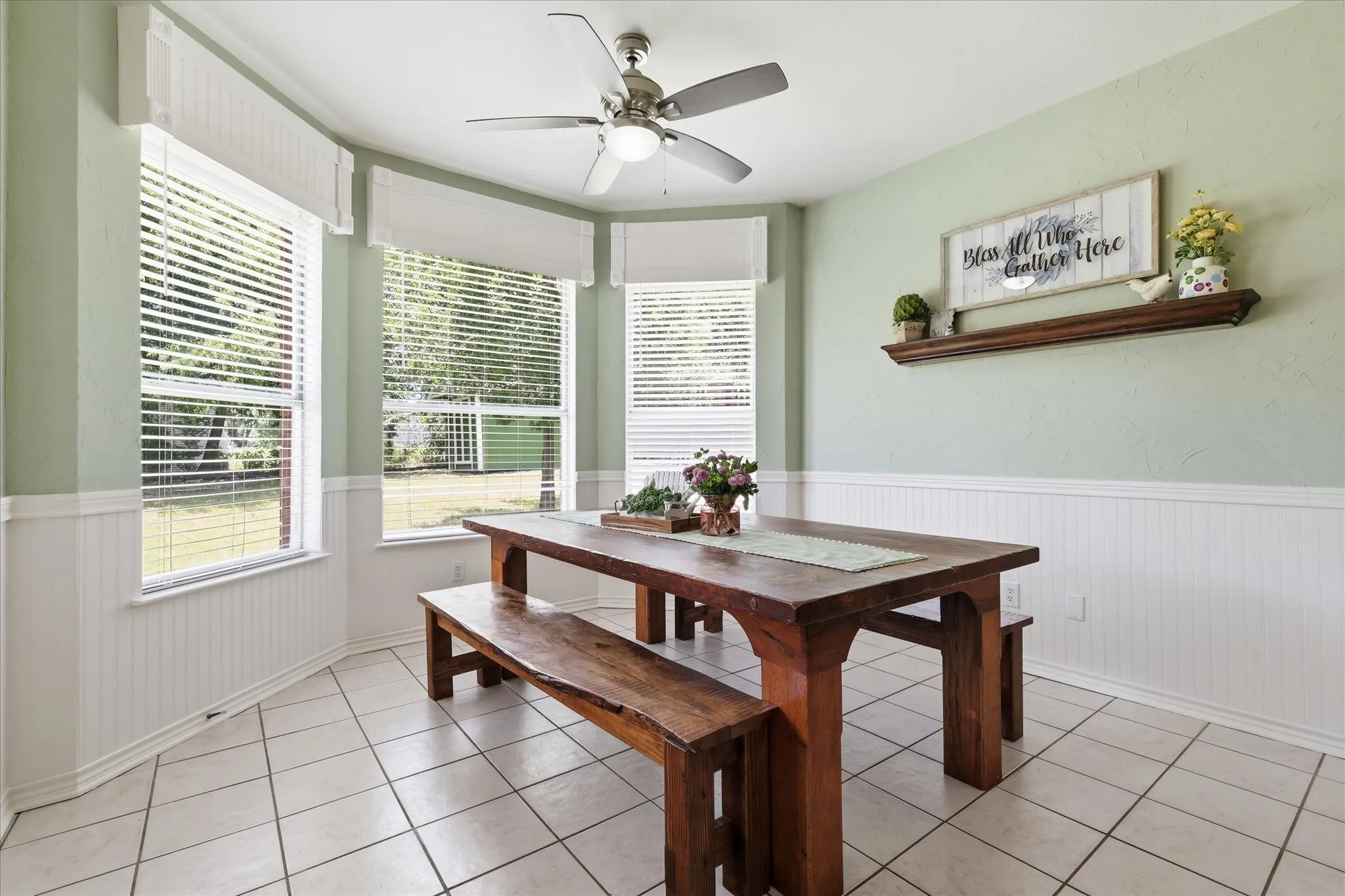 Single Family Residence For Sale in Denton County , 121 S Blue Bonnet Circle, Justin, Texas 76247, 4 Bedroom, 3 Bathroom, 2 Garage spaces, 2,127 Sqft, built in 1996, mls#21317863, Real Estate Agent in Justin, Homes For Sale in Denton county, Homes For Sale in Justin, Realtor in Justin Texas, Real Estate Brokerage Independent Realty Texas, Luminita Cordes Realtor