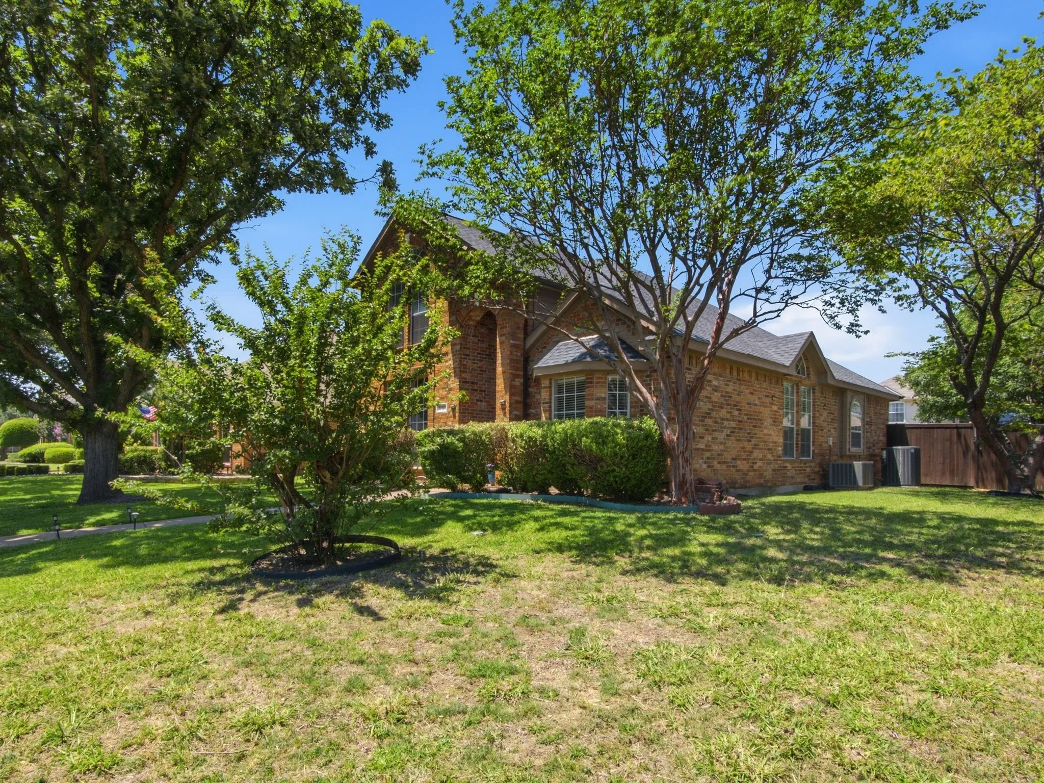 Single Family Residence For Sale in Collin County , 5707 Manchester Drive, Richardson, Texas 75082, 4 Bedroom, 3 Bathroom, 2 Garage spaces, 2,678 Sqft, built in 1996, mls#21317597, Real Estate Agent in Richardson, Homes For Sale in Collin county, Homes For Sale in Richardson, Realtor in Richardson Texas, Real Estate Brokerage Independent Realty Texas, Luminita Cordes Realtor