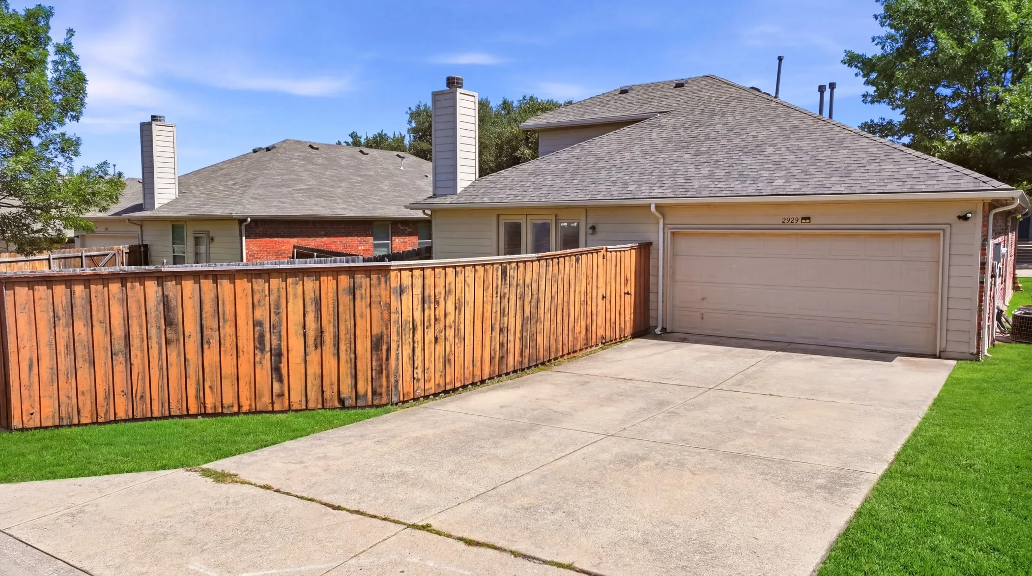 Single Family Residence For Sale in Rockwall County , 2929 Tangleglen Drive, Rockwall, Texas 75032, 3 Bedroom, 2 Bathroom, 2 Garage spaces, 2,148 Sqft, built in 2004, mls#21321459, Real Estate Agent in Rockwall, Homes For Sale in Rockwall county, Homes For Sale in Rockwall, Realtor in Rockwall Texas, Real Estate Brokerage Independent Realty Texas, Luminita Cordes Realtor