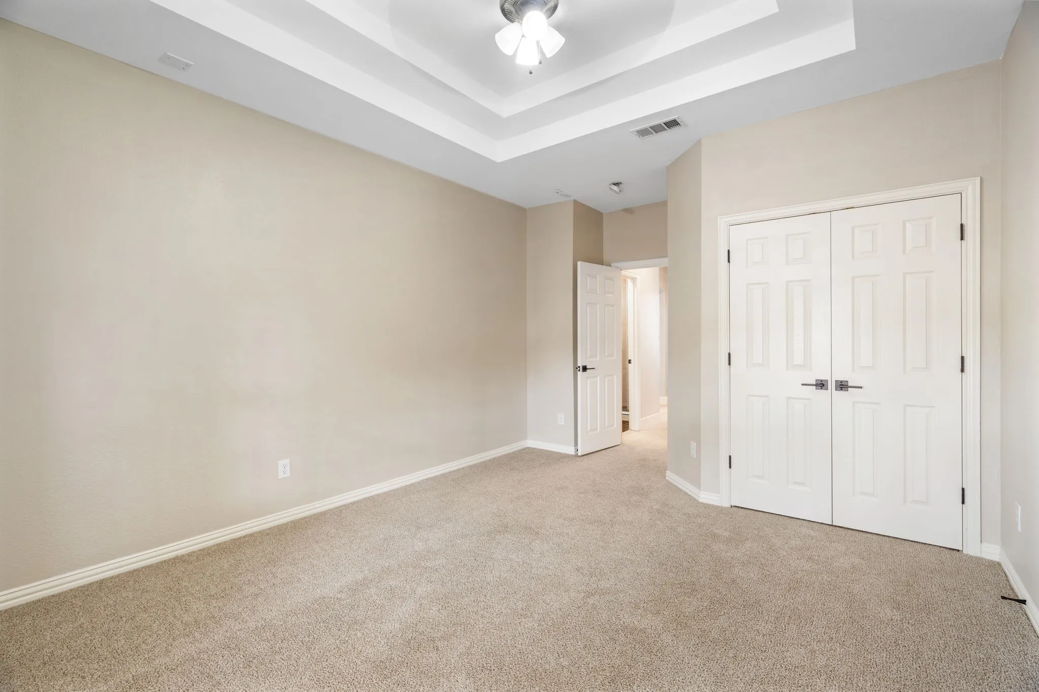 Single Family Residence For Rent in Dallas County , 684 Hollow Circle, Coppell, Texas 75019, 5 Bedrooms, 4 Bathrooms, 3 Garage spaces, 3,907 Sqft, built in 2000, Price $6,000, mls#21321162, Real Estate Agent in Coppell, Homes For Rent in Dallas county, Homes For Rent in Coppell, Realtor in Coppell Texas, Real Estate Brokerage Independent Realty Texas, Luminita Cordes Realtor