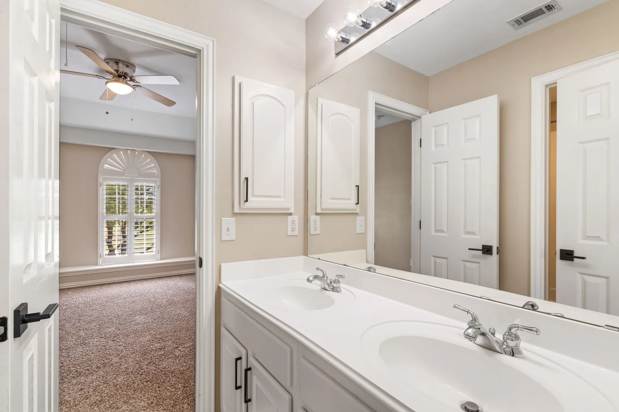 Single Family Residence For Rent in Dallas County , 684 Hollow Circle, Coppell, Texas 75019, 5 Bedrooms, 4 Bathrooms, 3 Garage spaces, 3,907 Sqft, built in 2000, Price $6,000, mls#21321162, Real Estate Agent in Coppell, Homes For Rent in Dallas county, Homes For Rent in Coppell, Realtor in Coppell Texas, Real Estate Brokerage Independent Realty Texas, Luminita Cordes Realtor