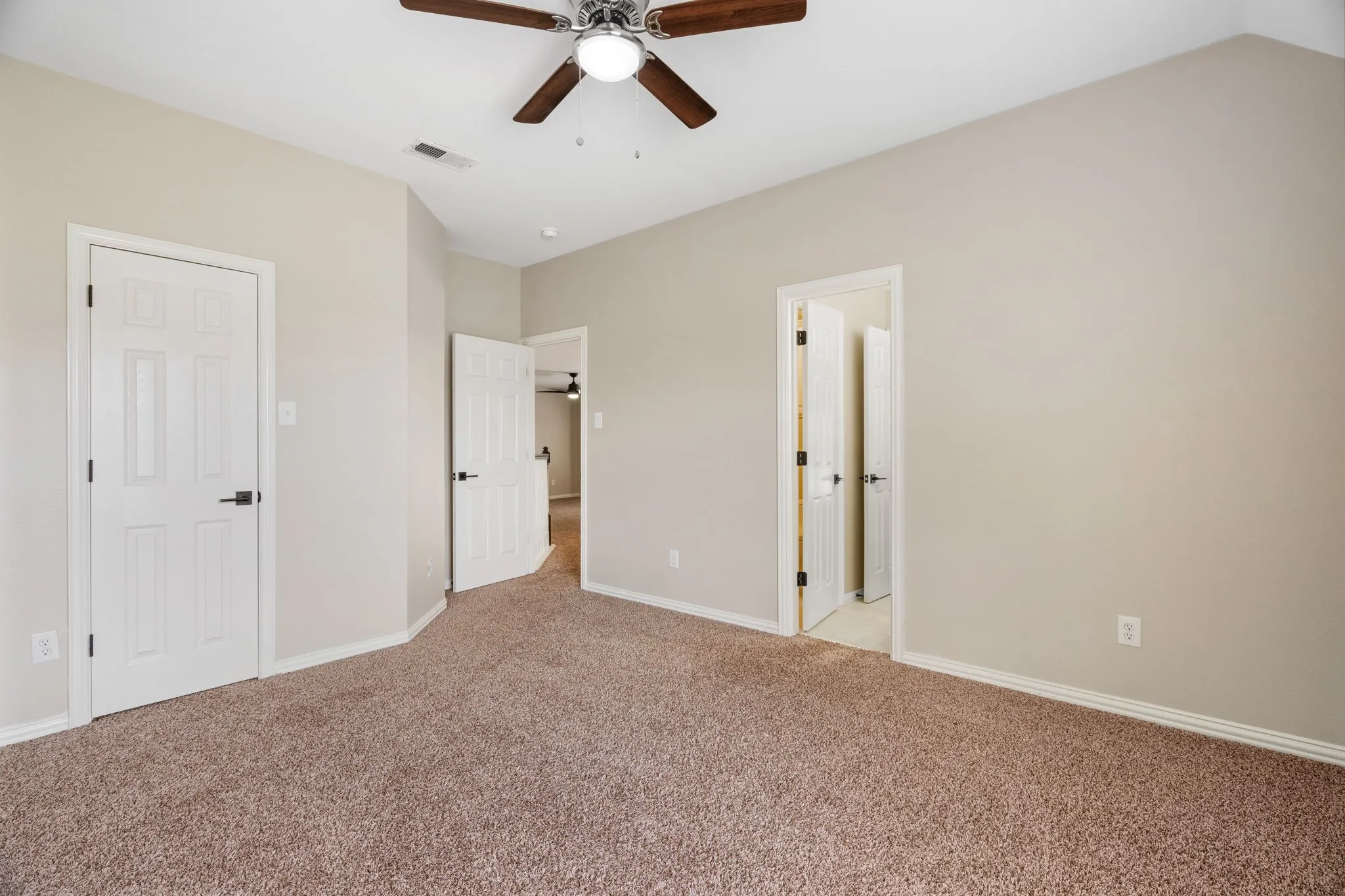 Single Family Residence For Rent in Dallas County , 684 Hollow Circle, Coppell, Texas 75019, 5 Bedrooms, 4 Bathrooms, 3 Garage spaces, 3,907 Sqft, built in 2000, Price $6,000, mls#21321162, Real Estate Agent in Coppell, Homes For Rent in Dallas county, Homes For Rent in Coppell, Realtor in Coppell Texas, Real Estate Brokerage Independent Realty Texas, Luminita Cordes Realtor
