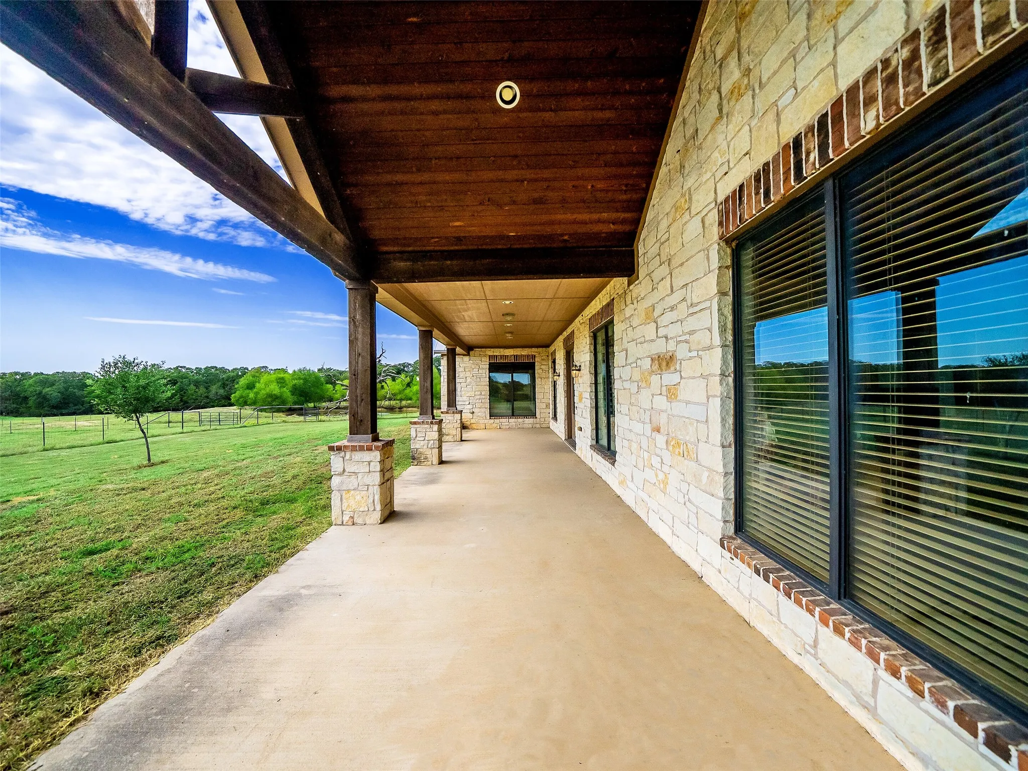 COVERED FRONT PORCH