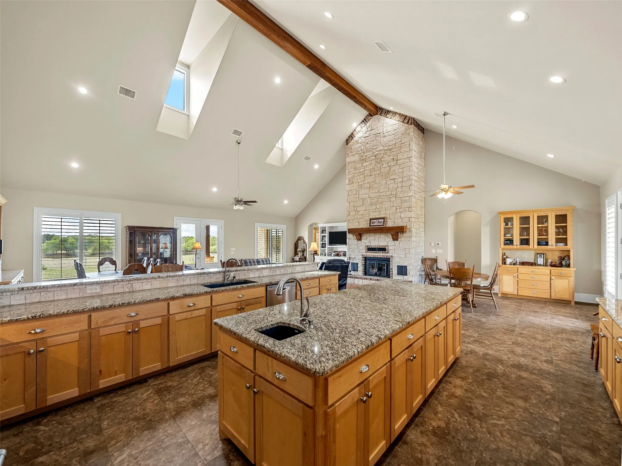 KITCHEN...Extra View