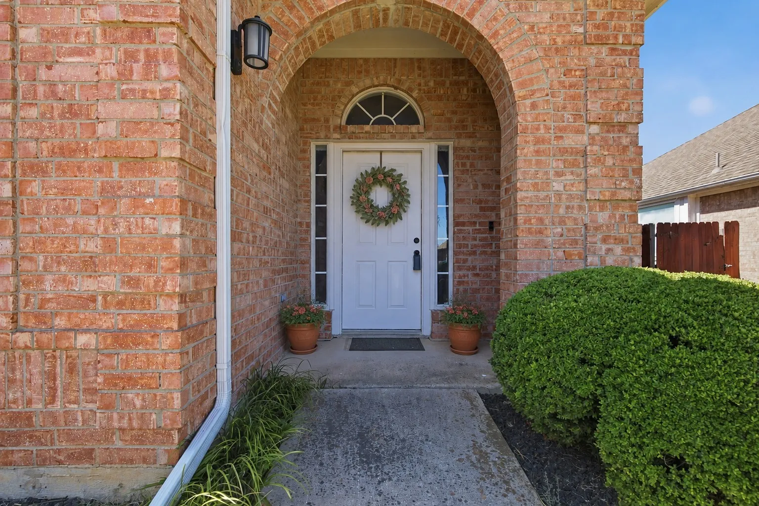 Single Family Residence For Sale in Tarrant County , 4724 Grant Park Avenue, Fort Worth, Texas 76137, 3 Bedroom, 2 Bathroom, 2 Garage spaces, 1,725 Sqft, built in 1997, mls#21321456, Real Estate Agent in Fort Worth, Homes For Sale in Tarrant county, Homes For Sale in Fort Worth, Realtor in Fort Worth Texas, Real Estate Brokerage Independent Realty Texas, Luminita Cordes Realtor