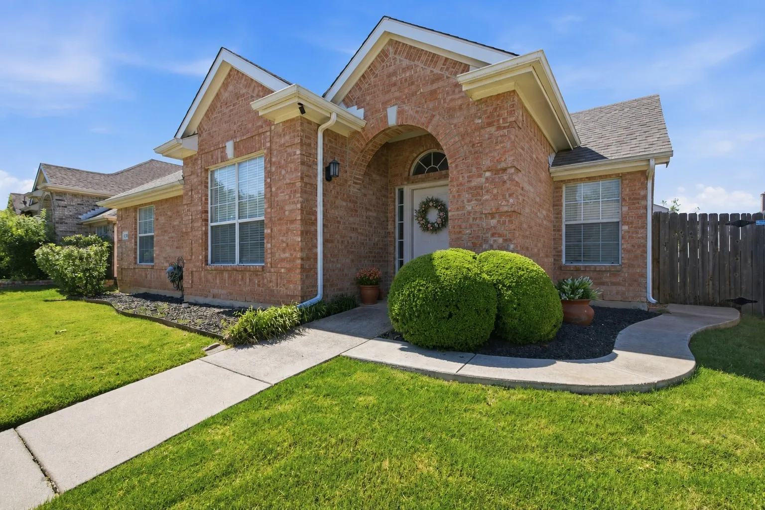 Single Family Residence For Sale in Tarrant County , 4724 Grant Park Avenue, Fort Worth, Texas 76137, 3 Bedroom, 2 Bathroom, 2 Garage spaces, 1,725 Sqft, built in 1997, mls#21321456, Real Estate Agent in Fort Worth, Homes For Sale in Tarrant county, Homes For Sale in Fort Worth, Realtor in Fort Worth Texas, Real Estate Brokerage Independent Realty Texas, Luminita Cordes Realtor